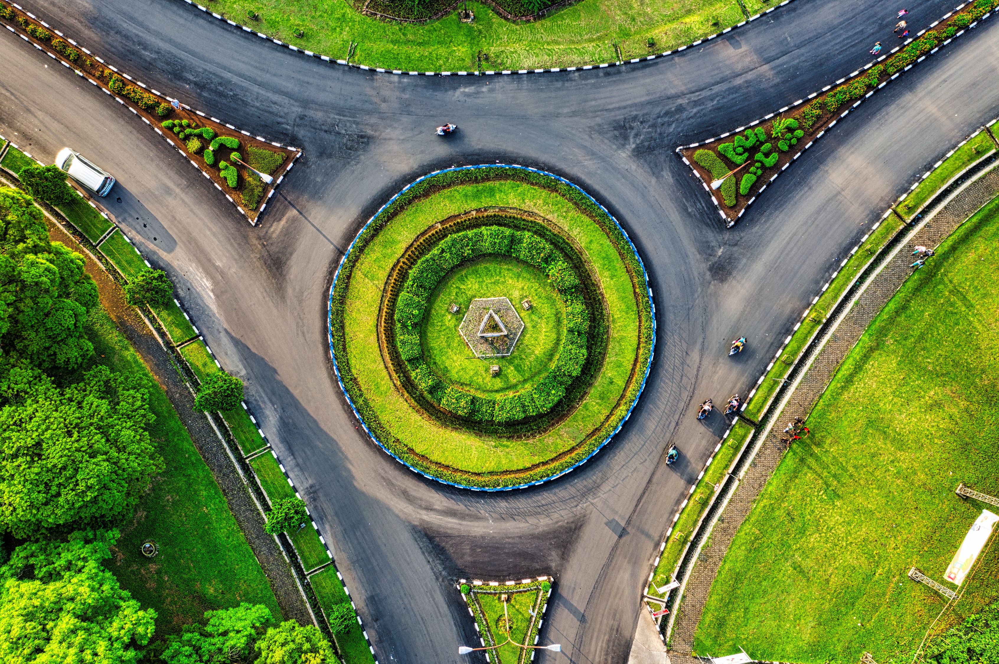 Windows Roundabout Background Aerial View Of Roundabout · Free Stock Photo