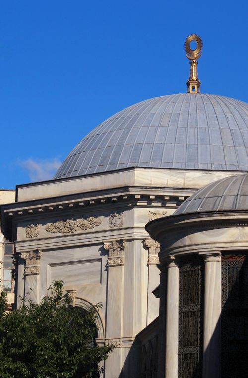 Free A beautifully crafted dome of an ancient building with intricate details against a clear blue sky. Stock Photo