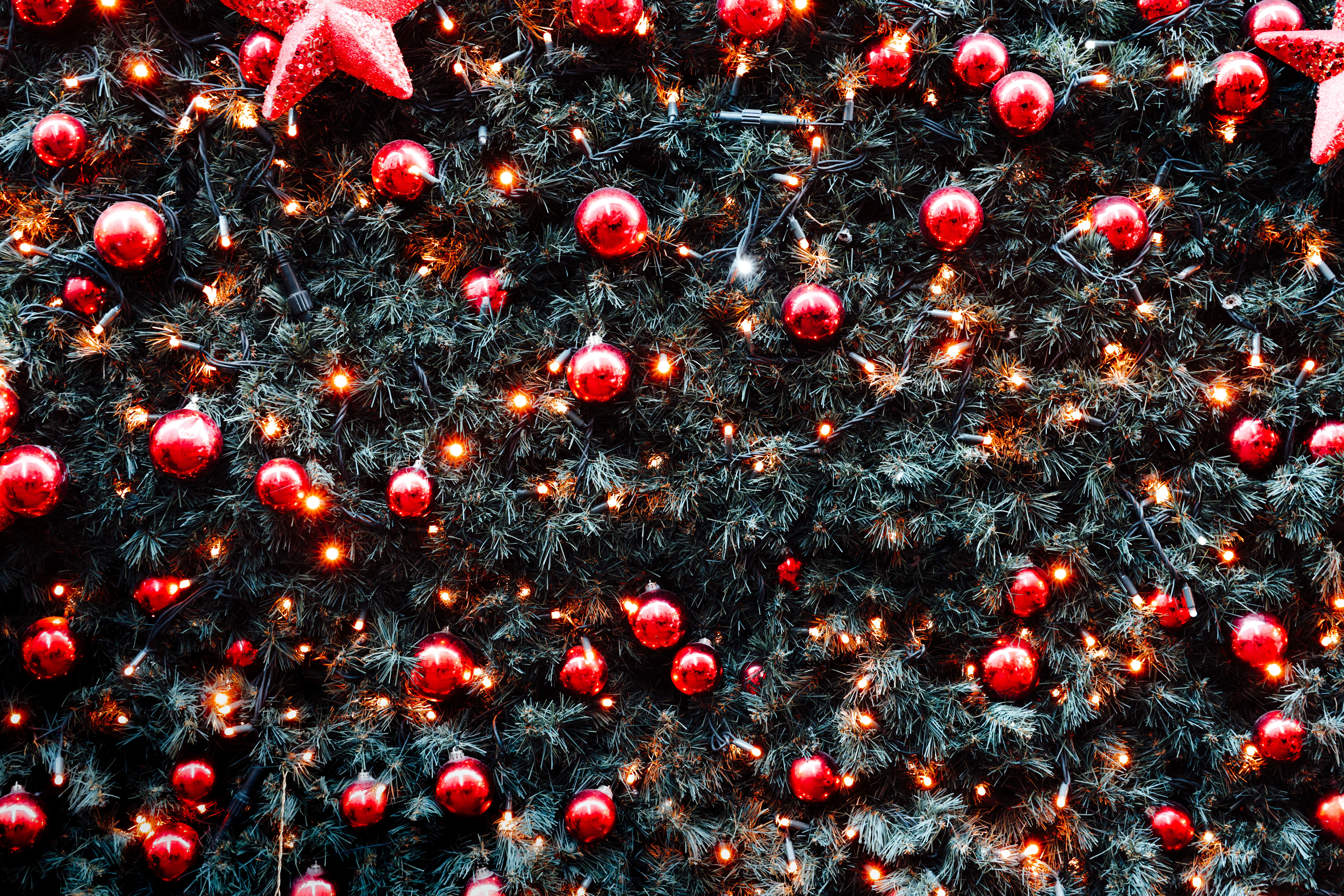 These Christmas Songs Most Likely to Tank Productivity at Work, Study Finds — Photo by Magda Ehlers on Pexels