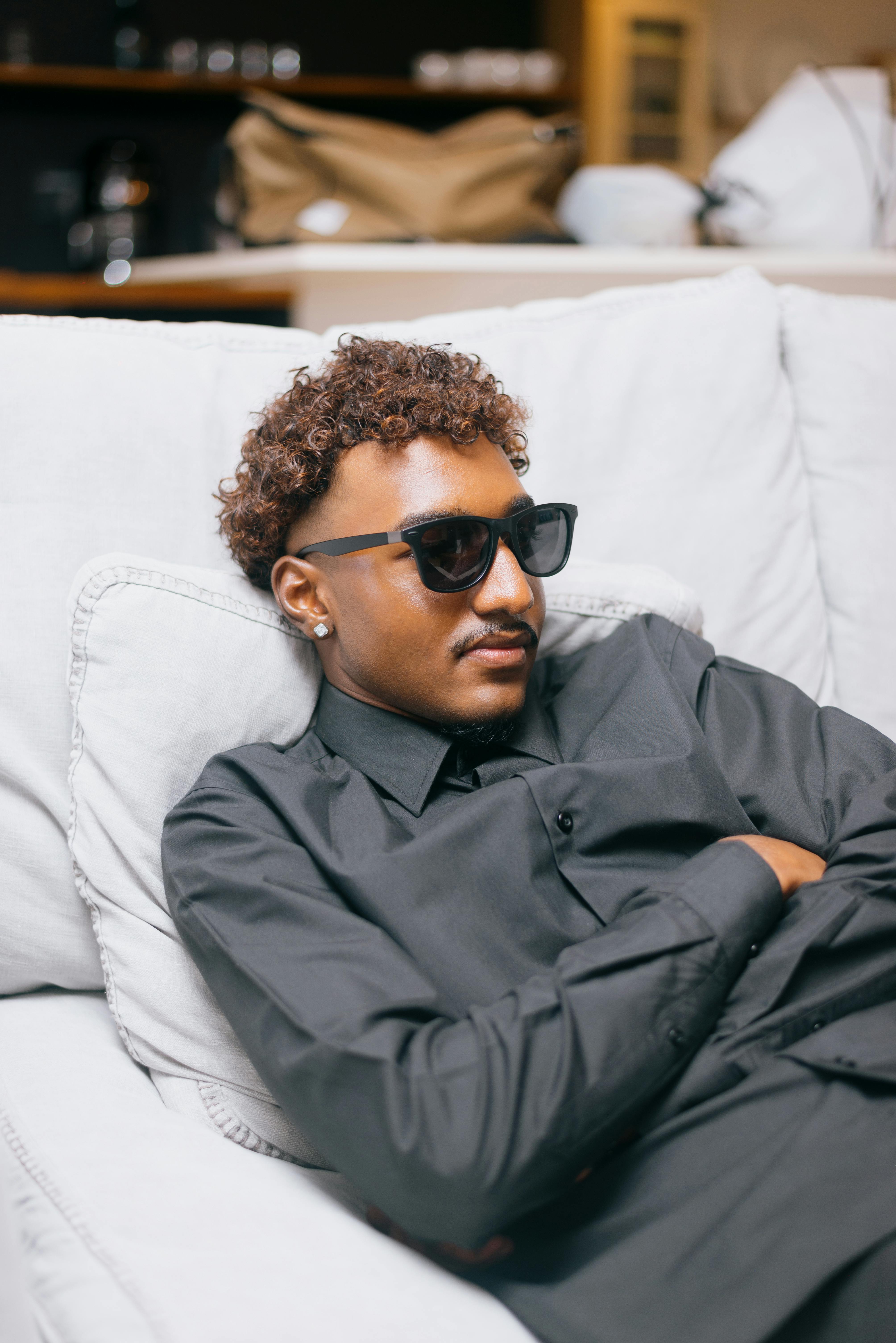 Miễn phí Ảnh lưu trữ miễn phí về #indoor, áo đen, áo tối Ảnh lưu trữ