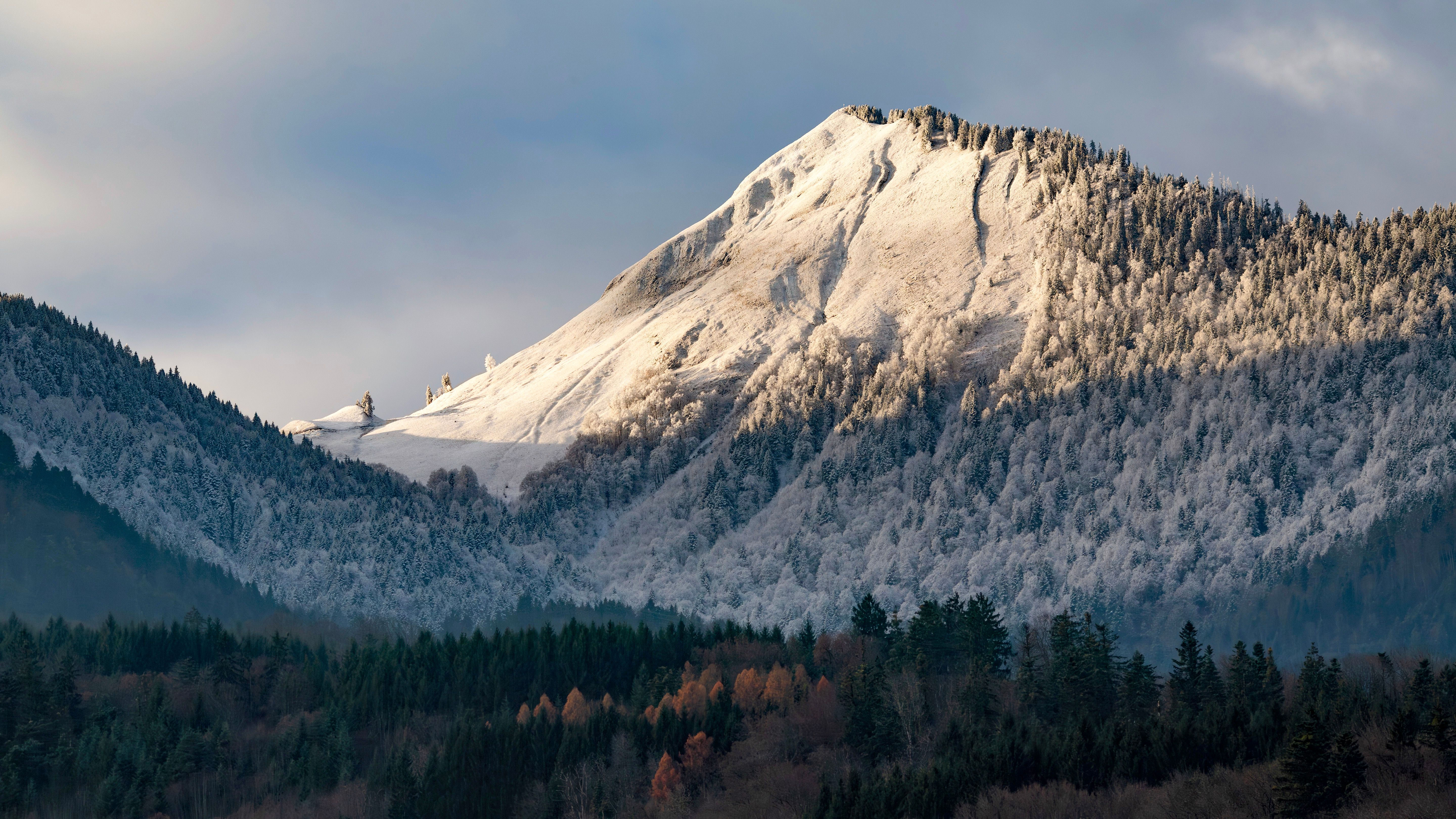 Majestic Snowy Mountain in Auvergne-Rhône-Alpes · Free Stock Photo