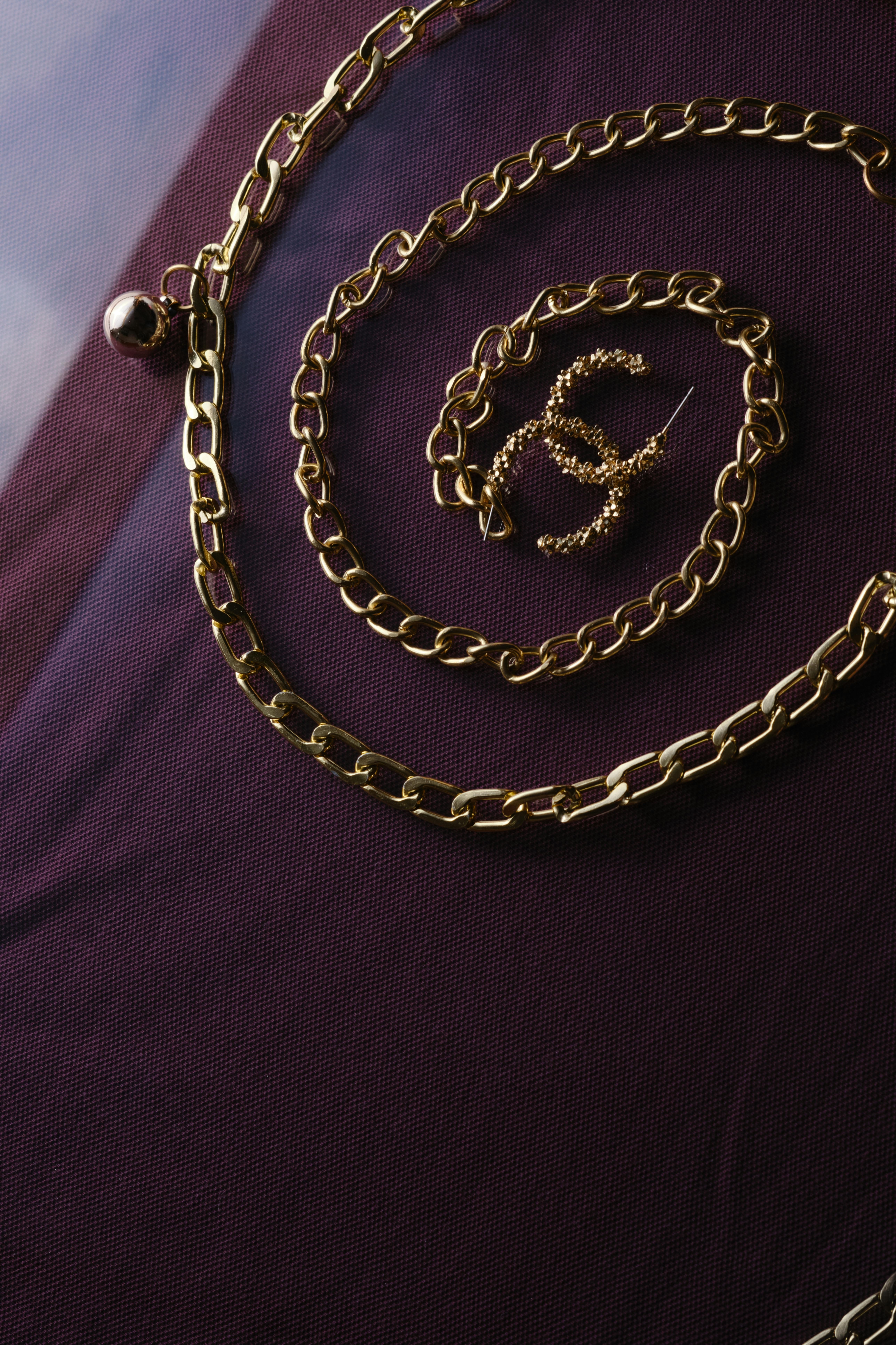 bezplatná Základová fotografie zdarma na téma bohatá tkanina, design šperků, detail řetězu Základová fotografie