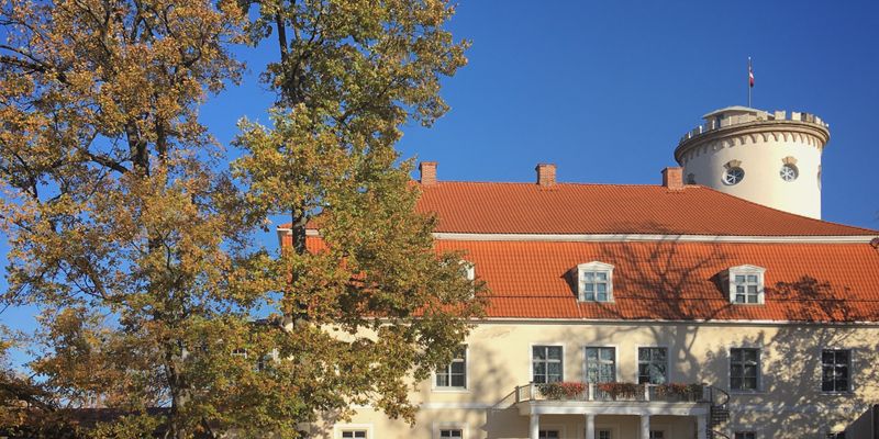 El castillo de Cēsis en otoño