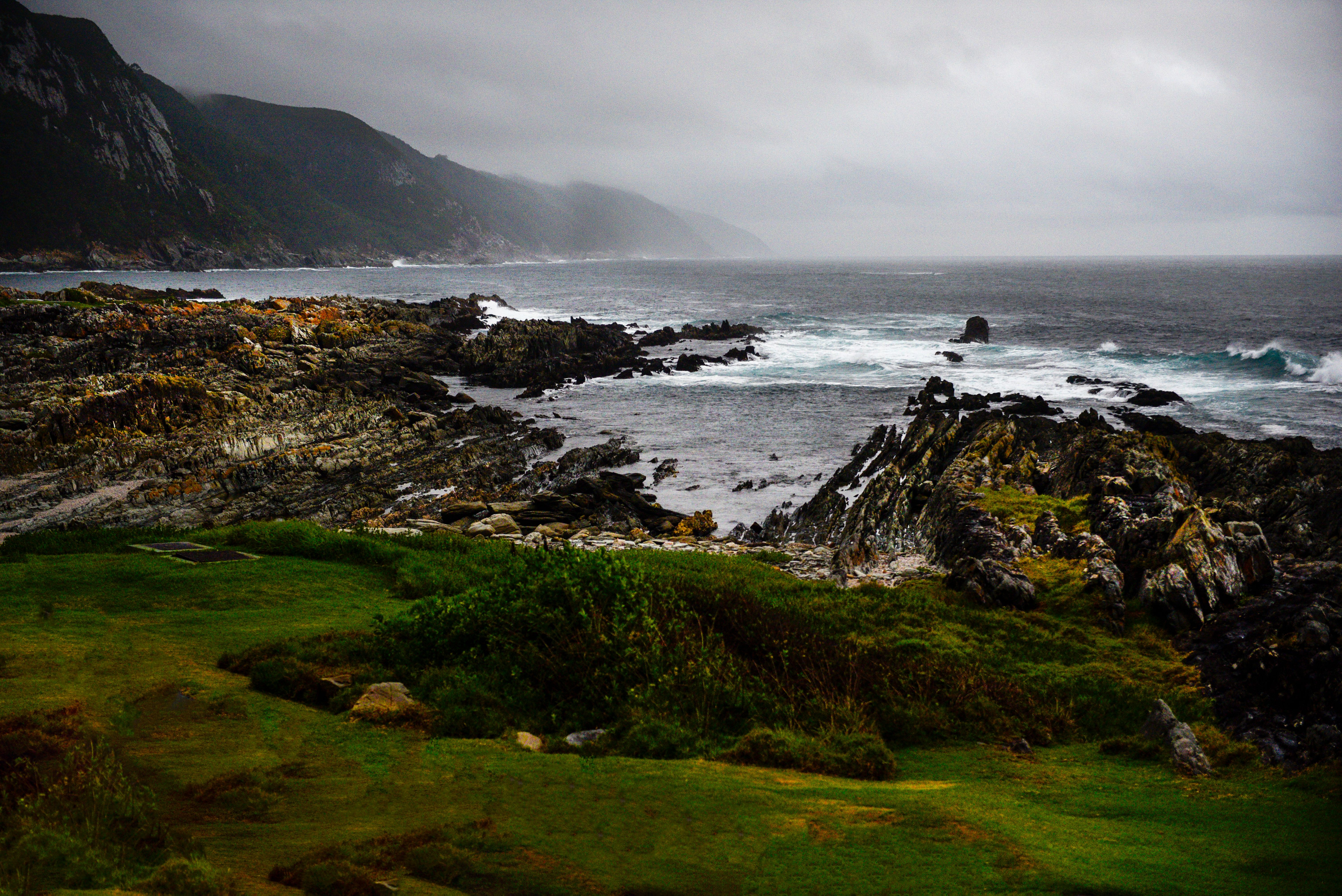 Dramatic Coastal Landscape with Rocky Shoreline · Free Stock Photo