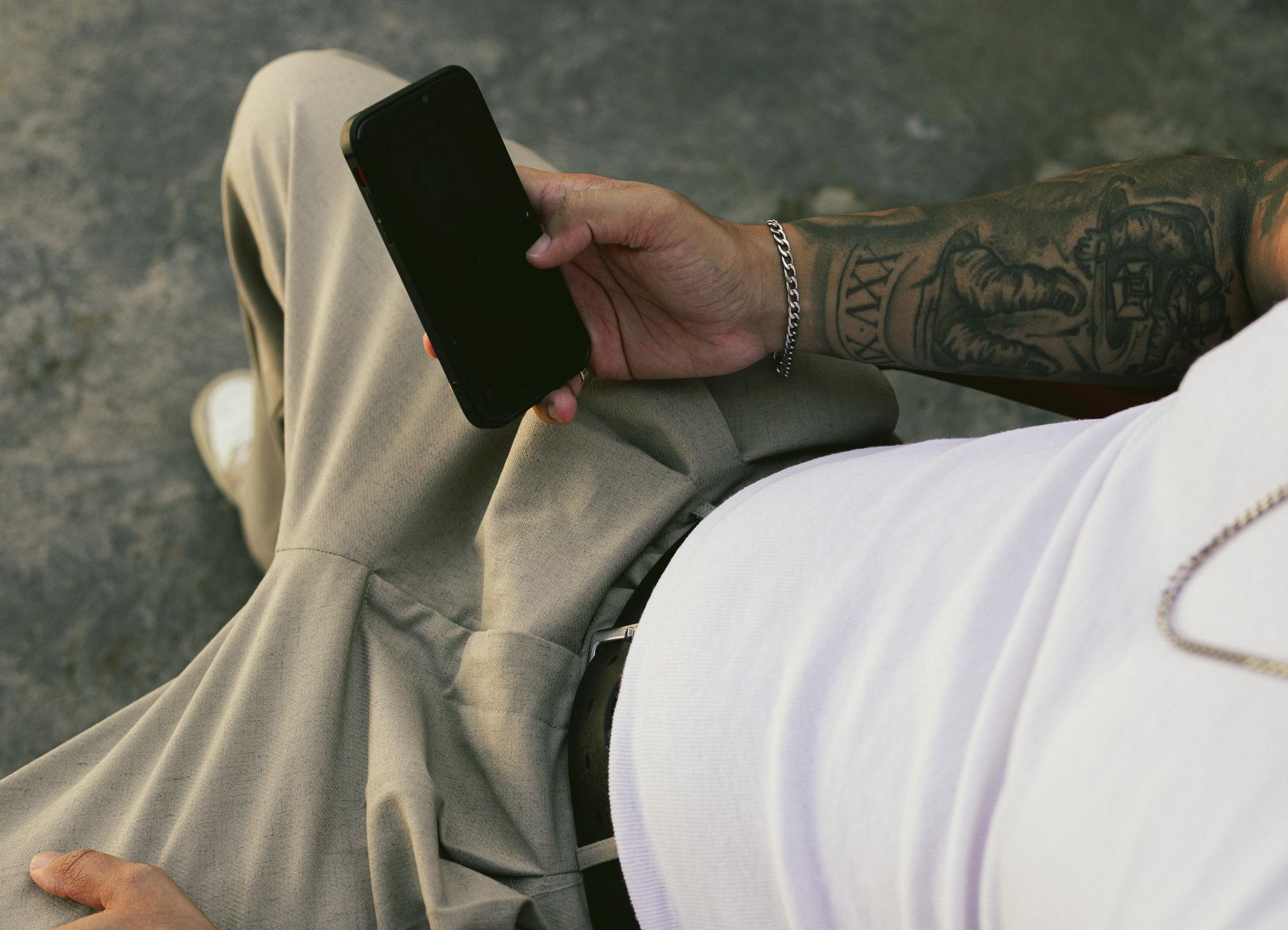 a captain armband beside a smartphone showing FPL fixtures, transfer plans, and a highlighted deadline