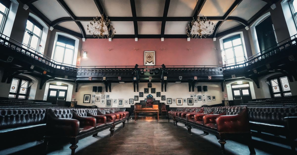 Elegant Historic Hall with Vintage Interior Design · Free Stock Photo
