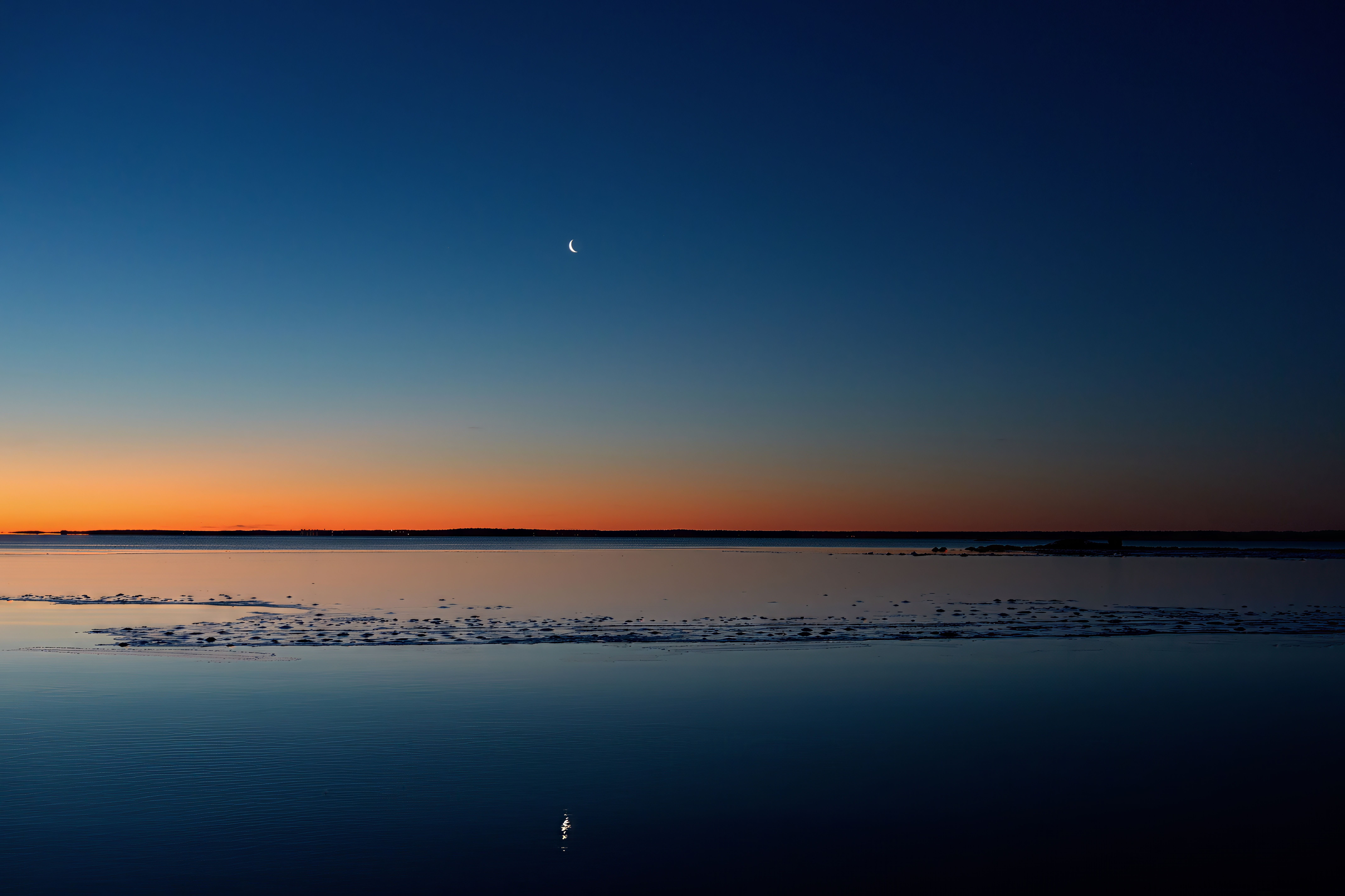 Moon Water Shortage Rules Out Large Lunar Settlements, Scientists Say