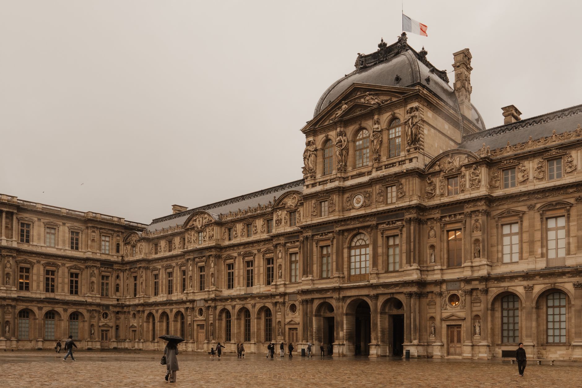 Panduan Lengkap Louvre Courtyard Paris: Destinasi Wajib bagi Wisatawan Indonesia