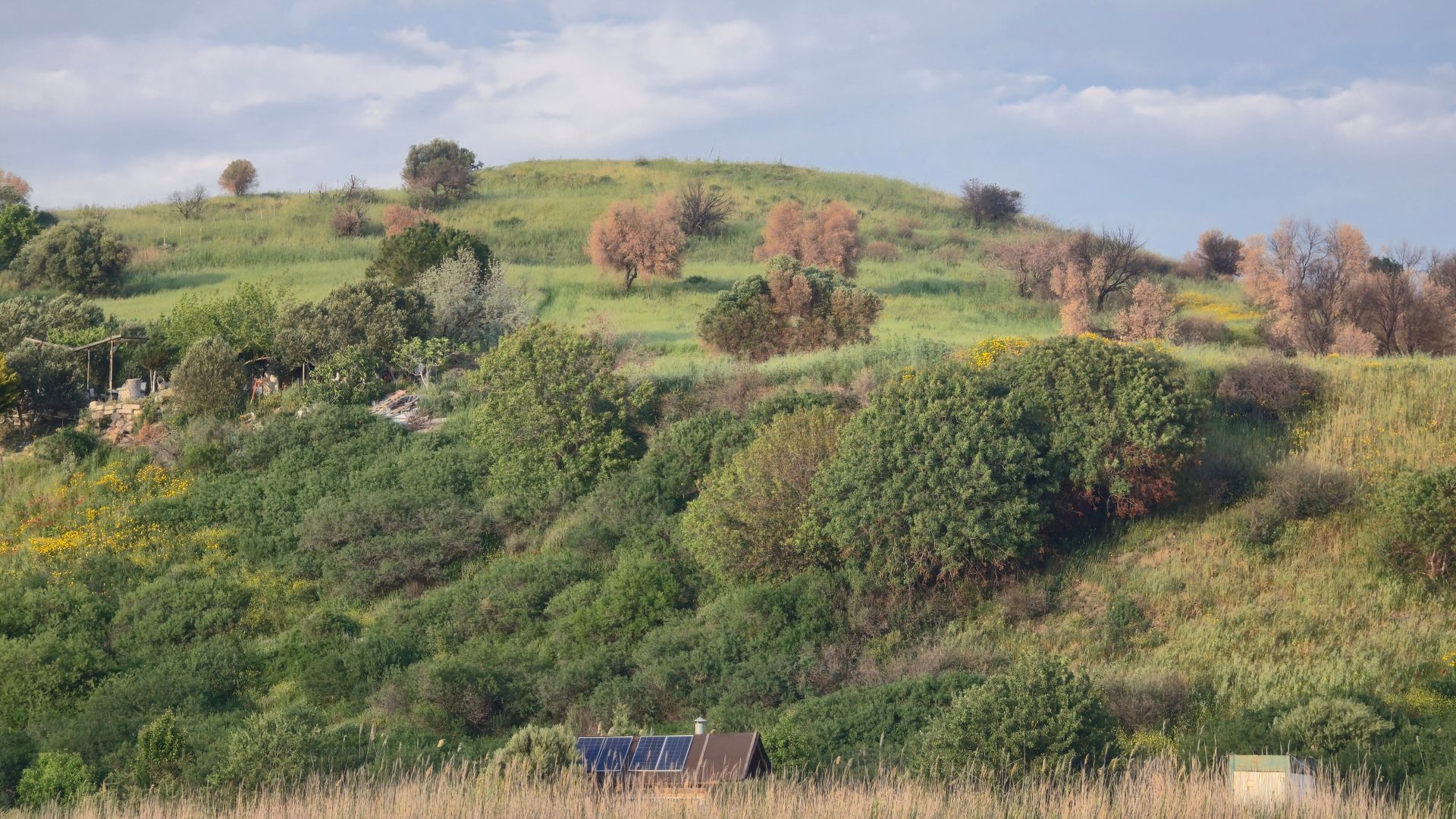 Off Grid Solar System in Cyprus: Common Questions — illustrasjonsbilde