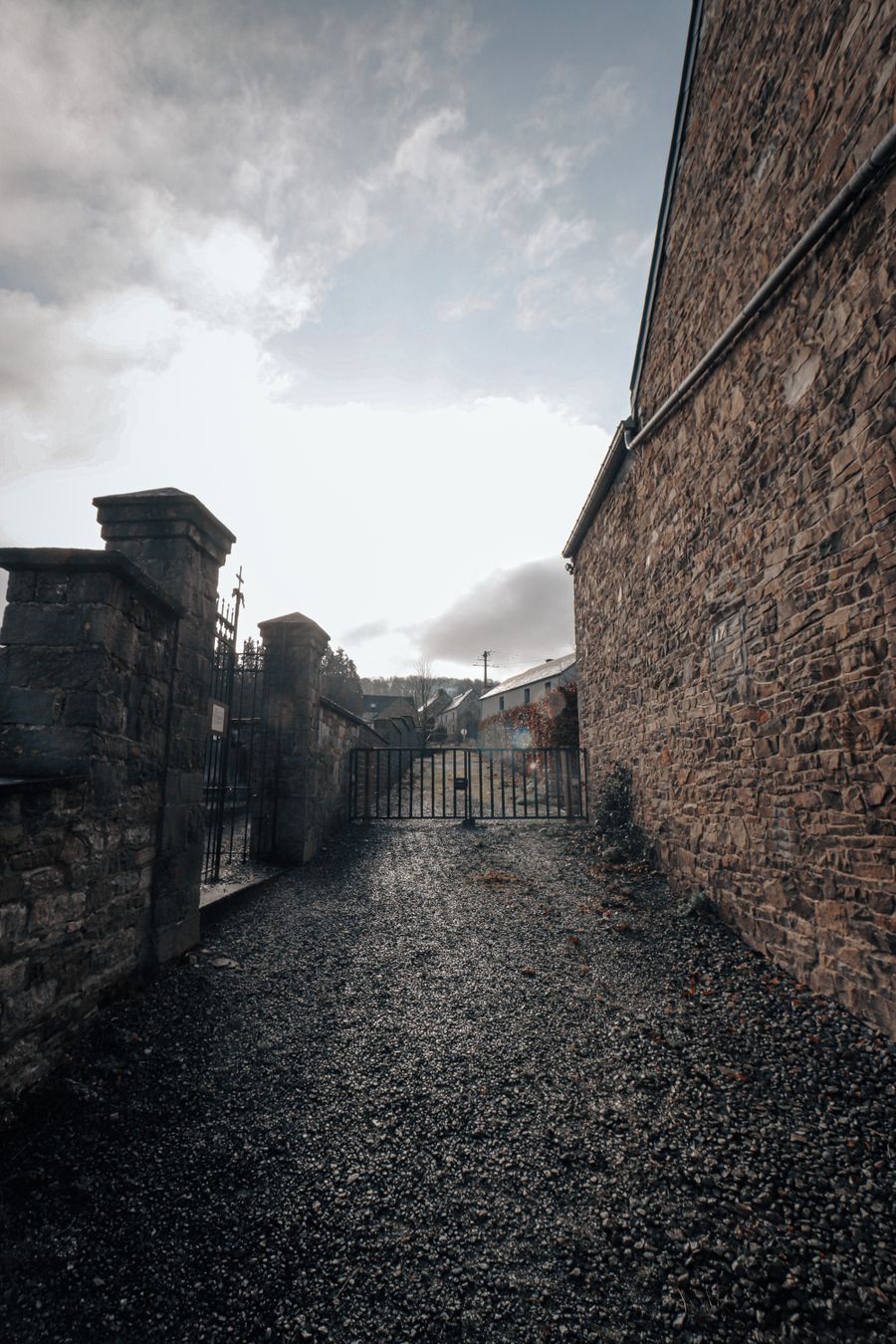 Automated driveway gate