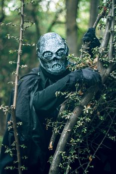 Mysterious character in forest wearing elaborate monster cosplay, Ciudad de México.