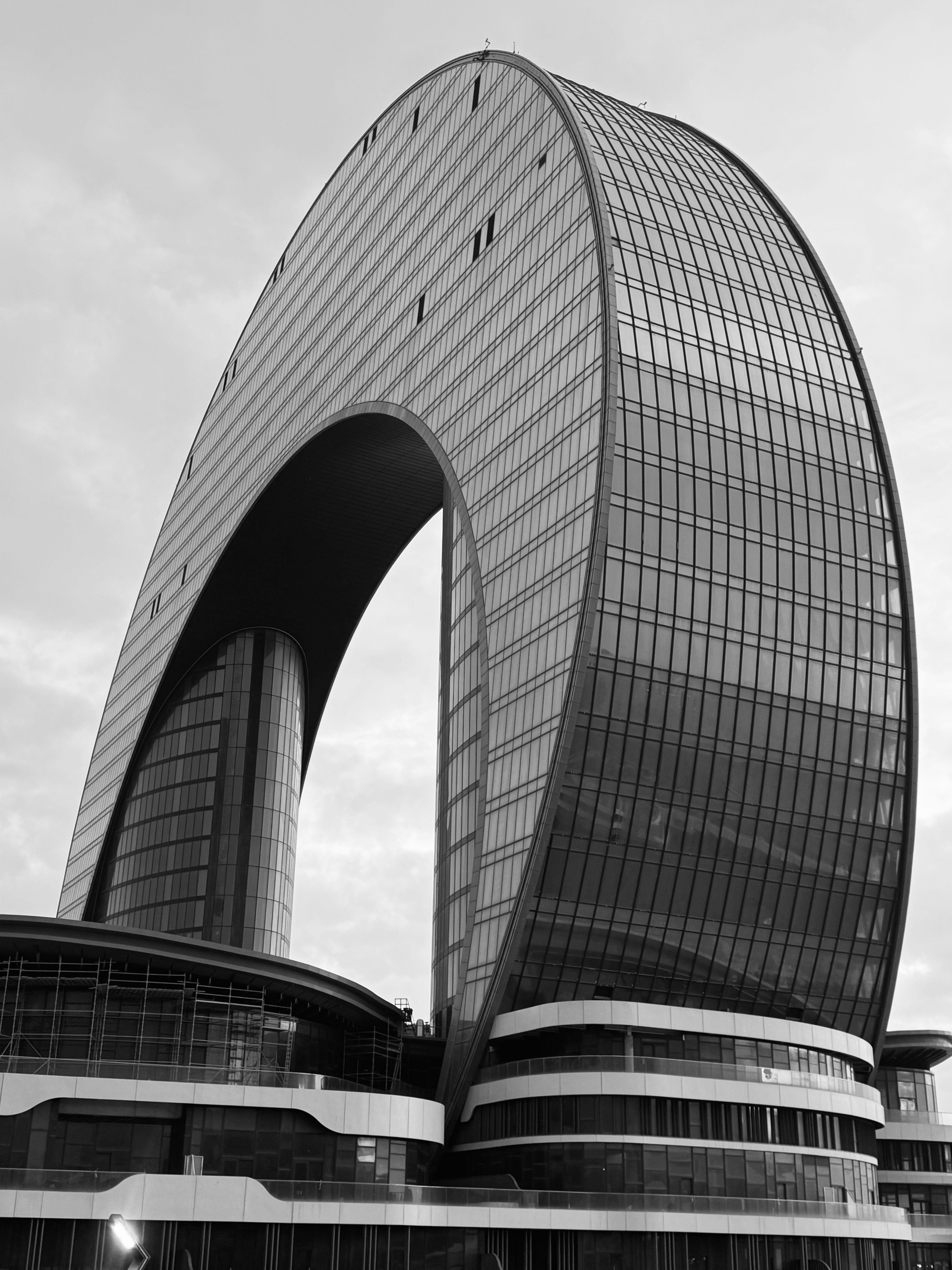 Iconic Loop-Shaped Skyscraper Architecture · Free Stock Photo