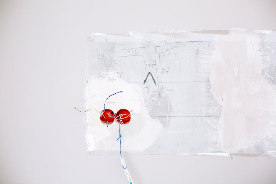 Montage von Metallständerprofilen mit Dichtungsband und Mineralwolle in einer Wohnung