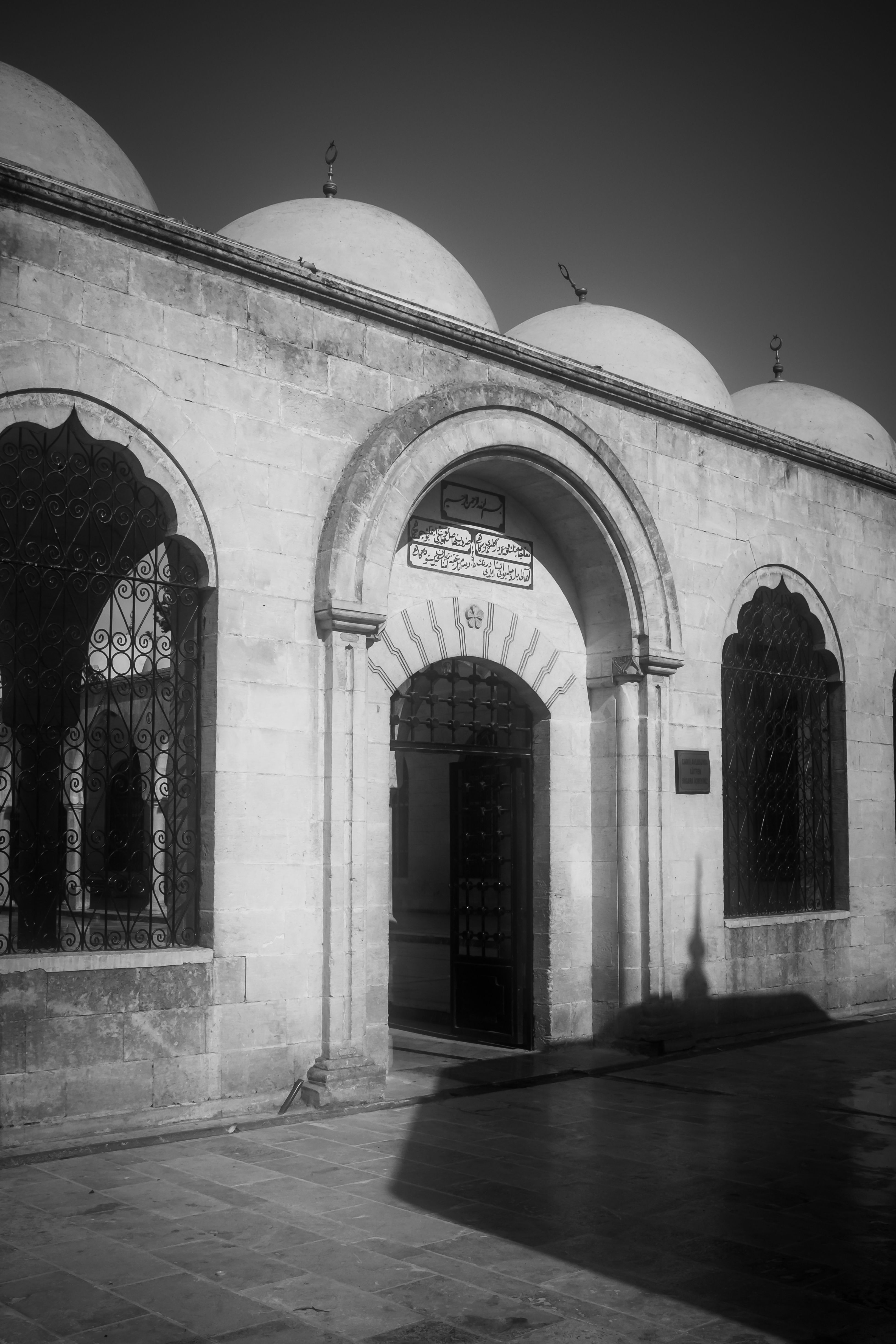 Historic Middle Eastern Architecture in Black and White · Free Stock Photo