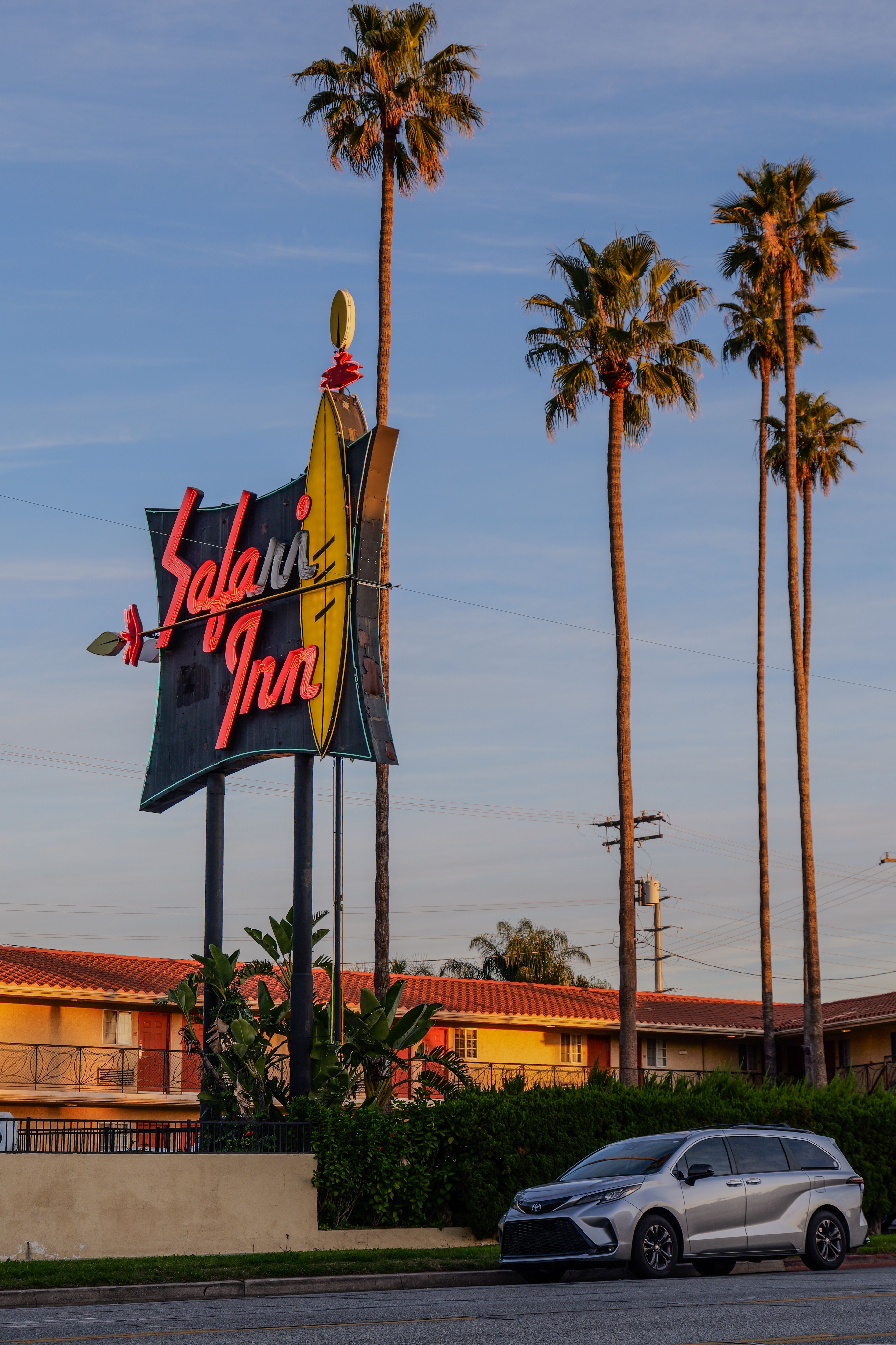 Safari Inn Sign with Palm Trees in California · Free Stock Photo