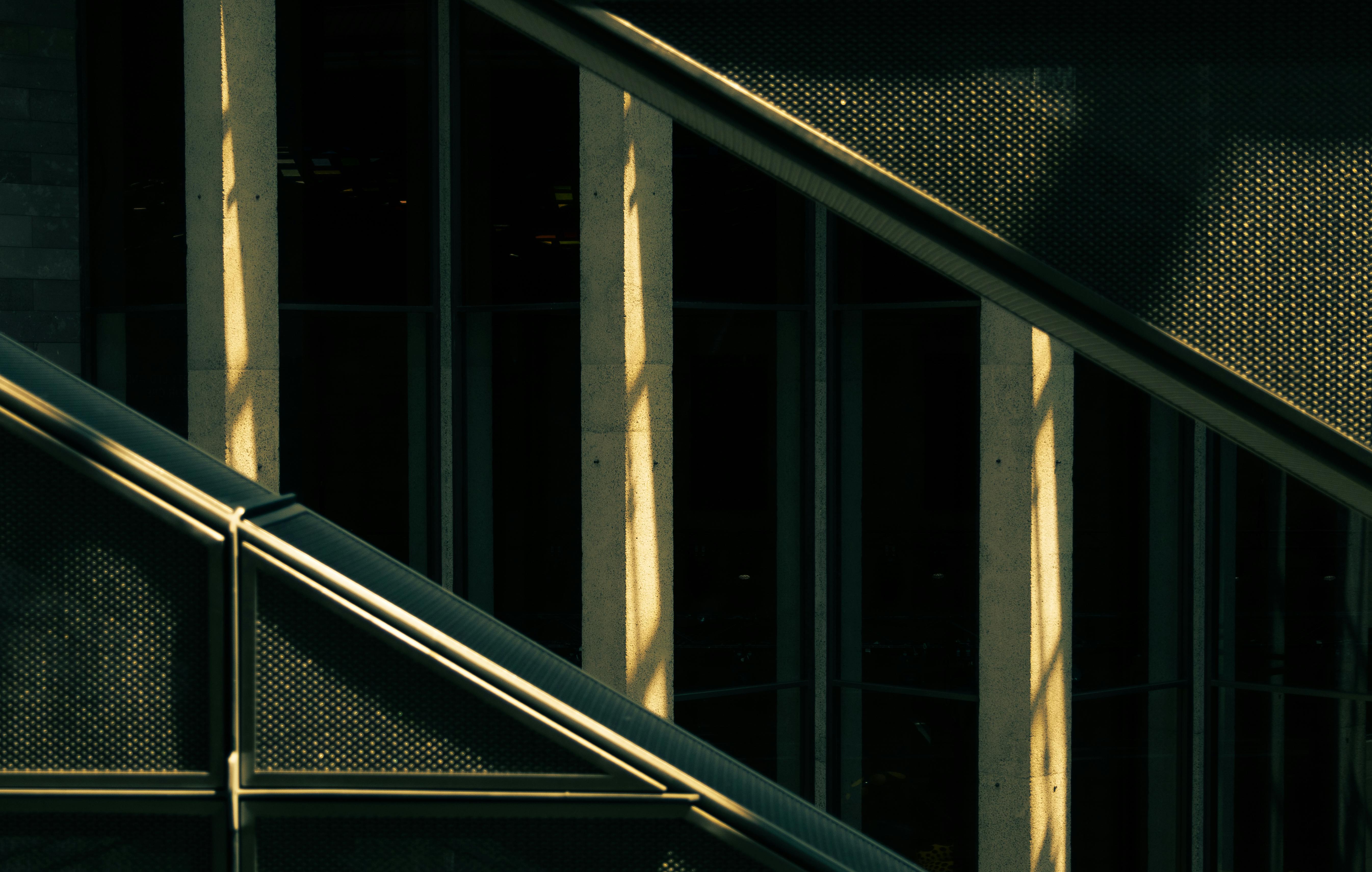 gratis Abstracte architectonische compositie met schaduwen en licht op de gebouwstructuur. Stockfoto