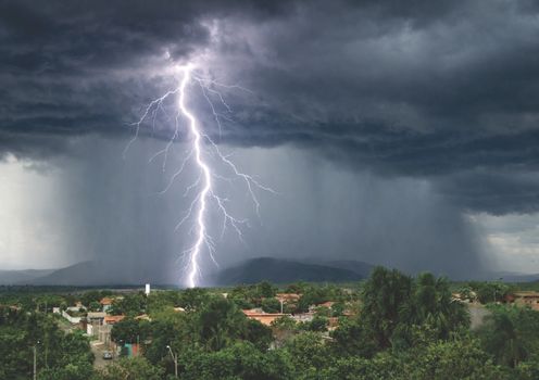 Intense lightning strike during storm over Palmas, Tocantins, captured with vivid details and dramatic skies.