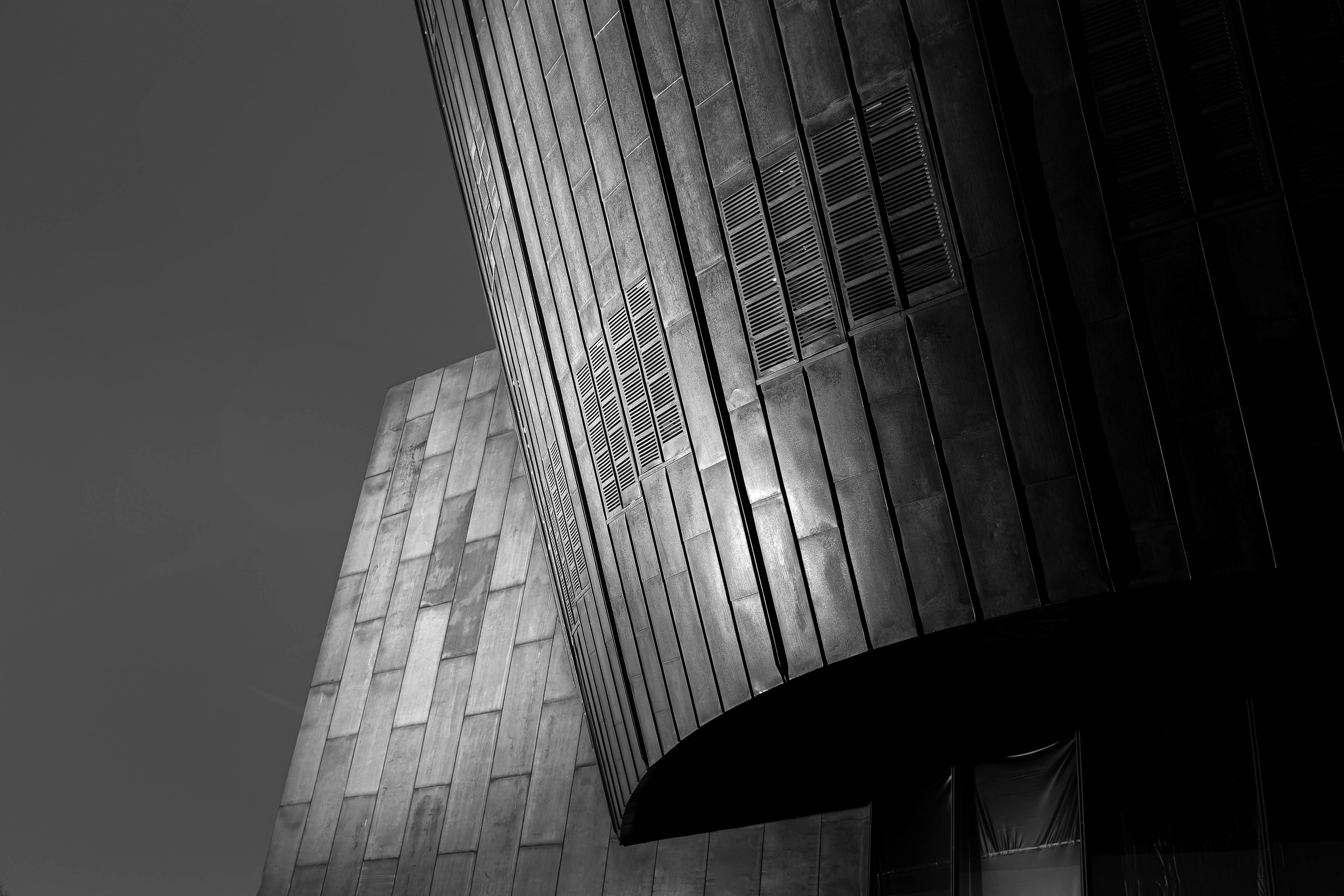 Free Dramatic black and white photo of modern architectural structure with dramatic light. Stock Photo