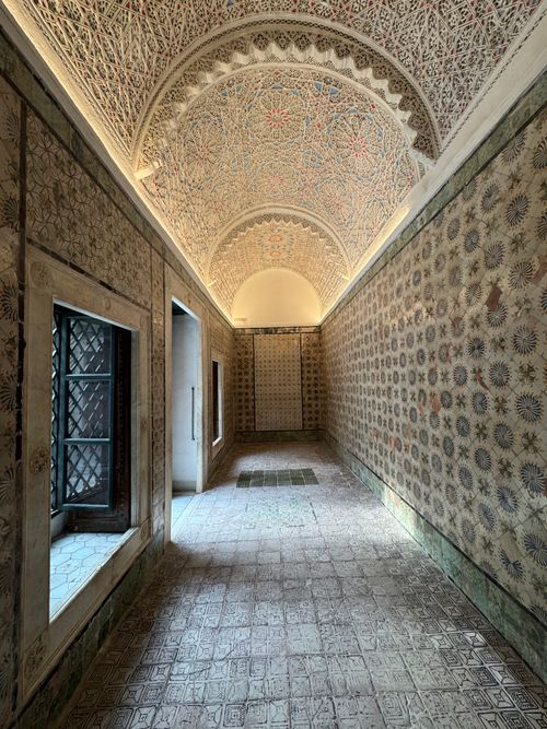Free Elegant hallway in Tunis showcasing intricate patterns on walls and ceiling. Stock Photo