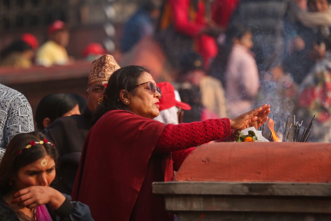 Woman Ritual Woman Performing Ritual at Hindu Temple · Free Stock Photo
