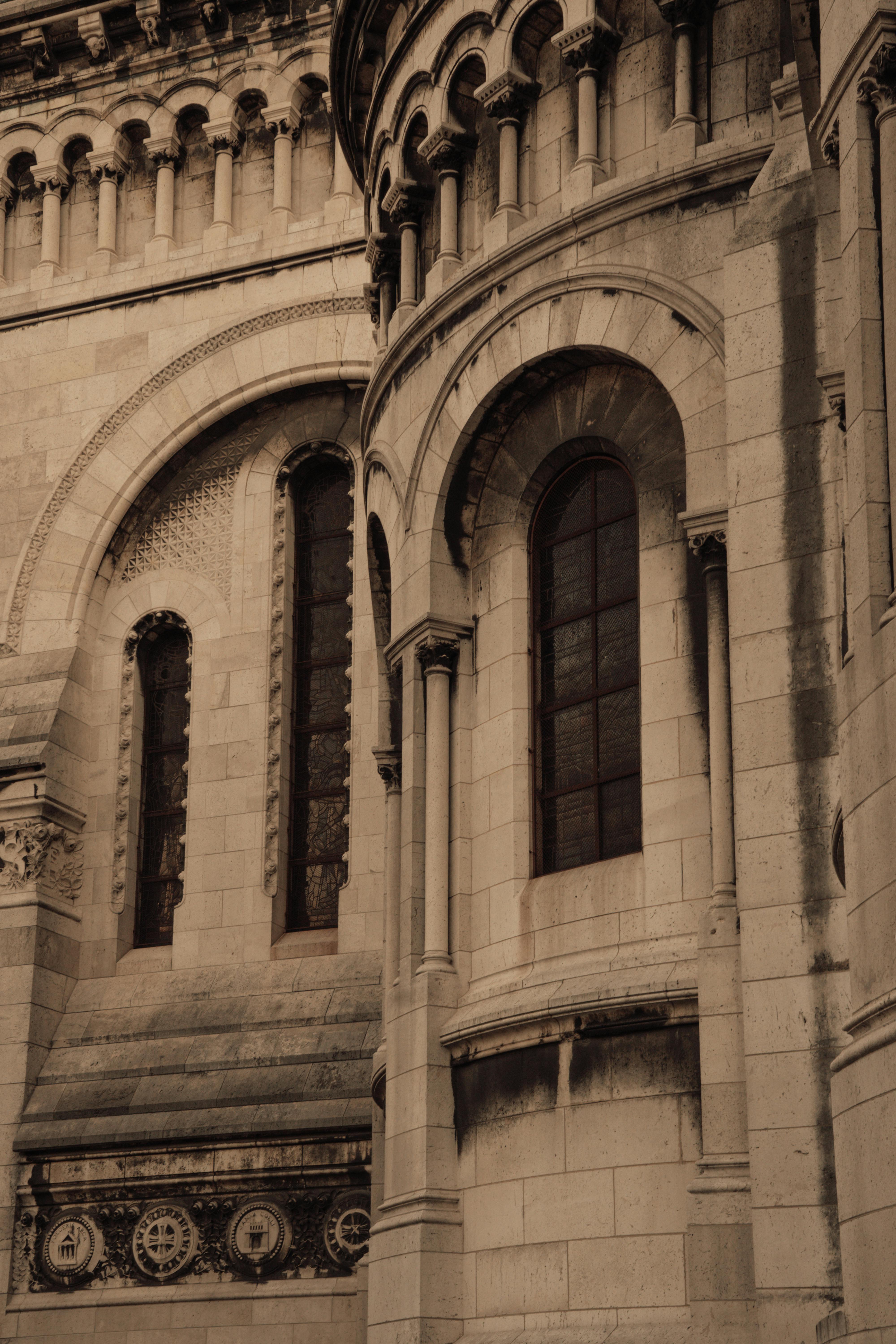 Miễn phí Cận cảnh những chi tiết kiến ​​trúc tinh xảo của Vương cung thánh đường Sacré-Cœur ở Paris, Pháp. Ảnh lưu trữ