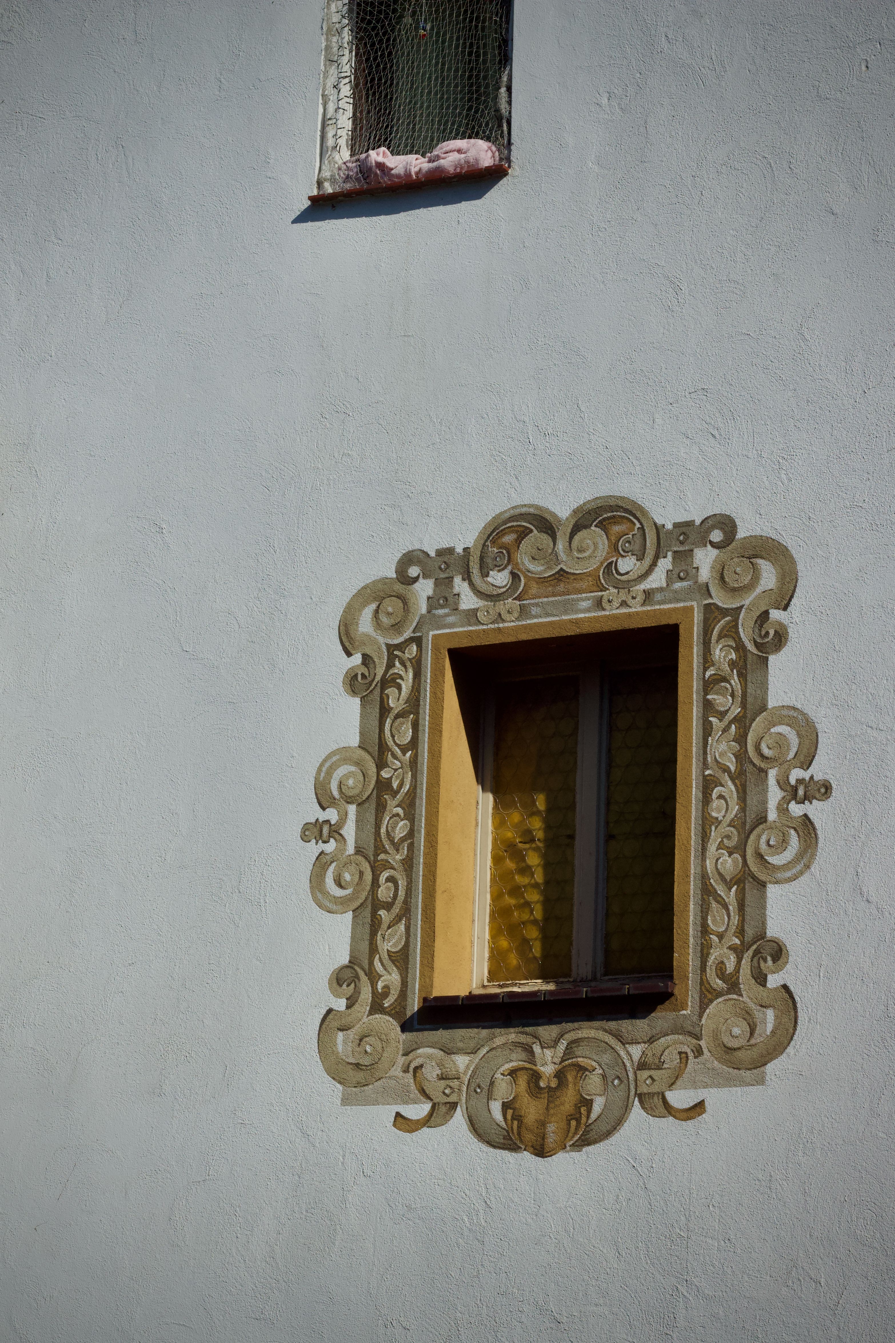 Decorative Historical Window Frame on White Wall · Free Stock Photo