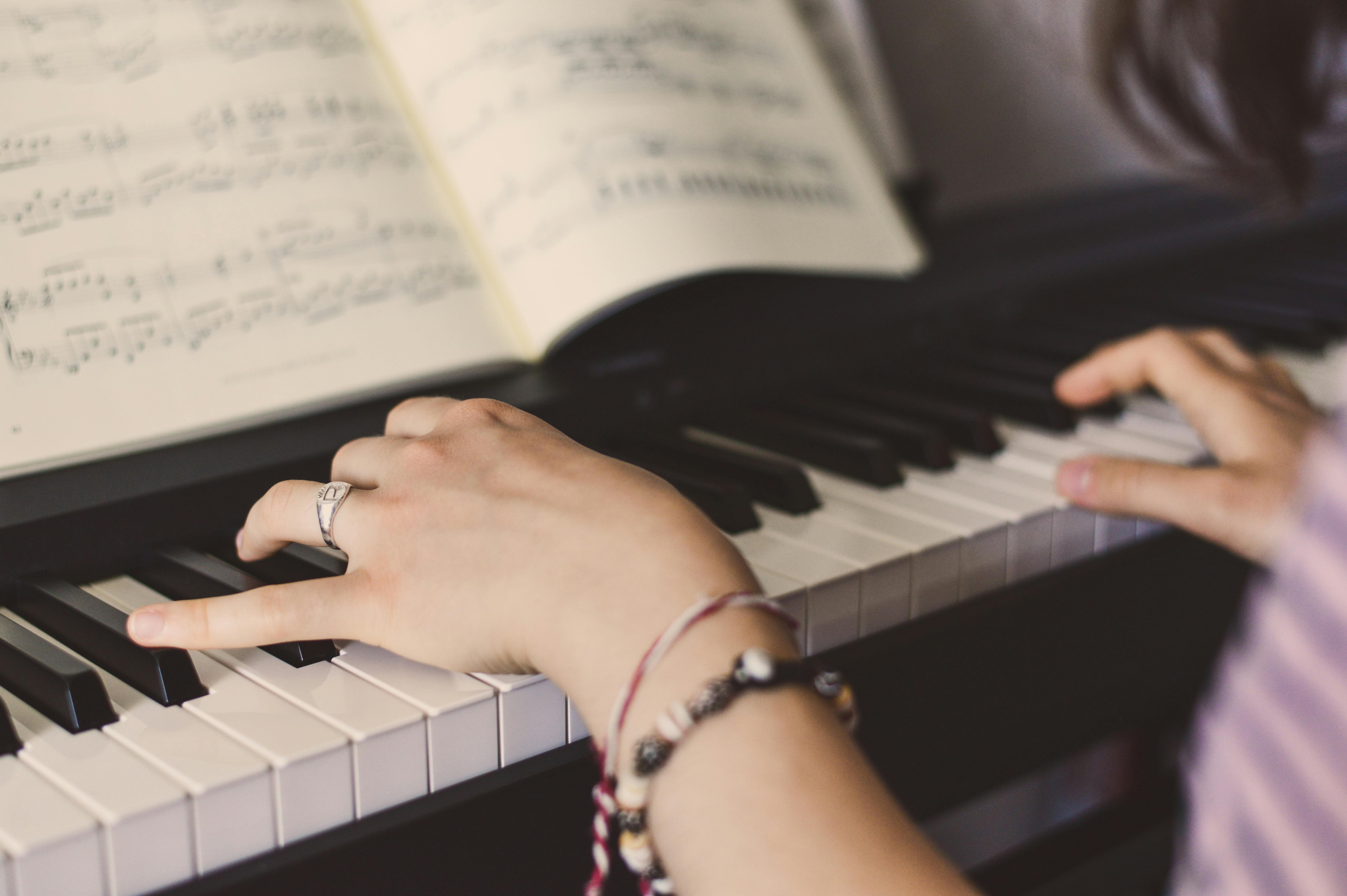 NEW MUSIC DISCOVERY - 01.05.26 — Photo by wal_ 172619 on Pexels