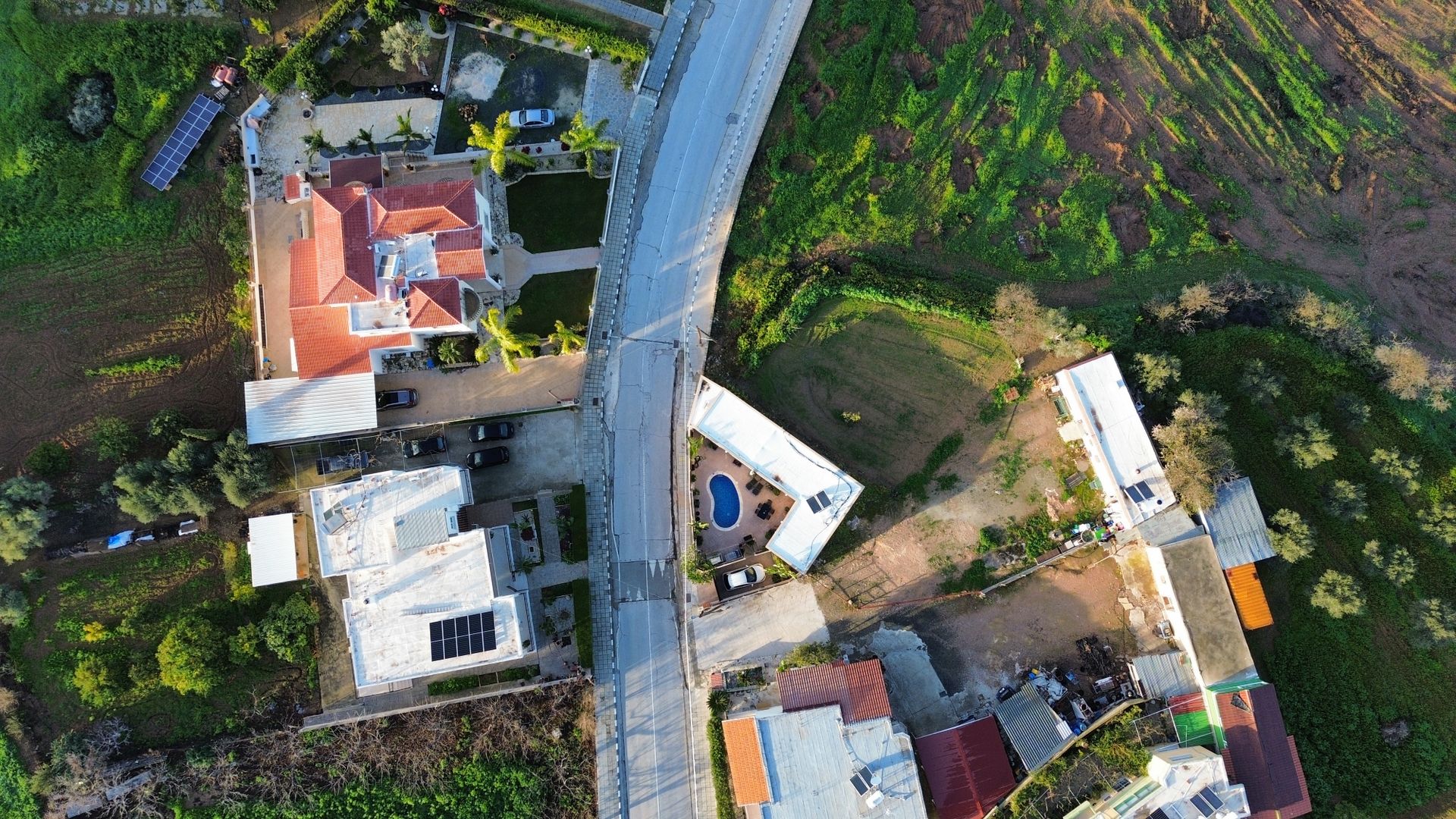 Solar Companies in Germasogeia: What Local Companies Charge — illustrasjonsbilde