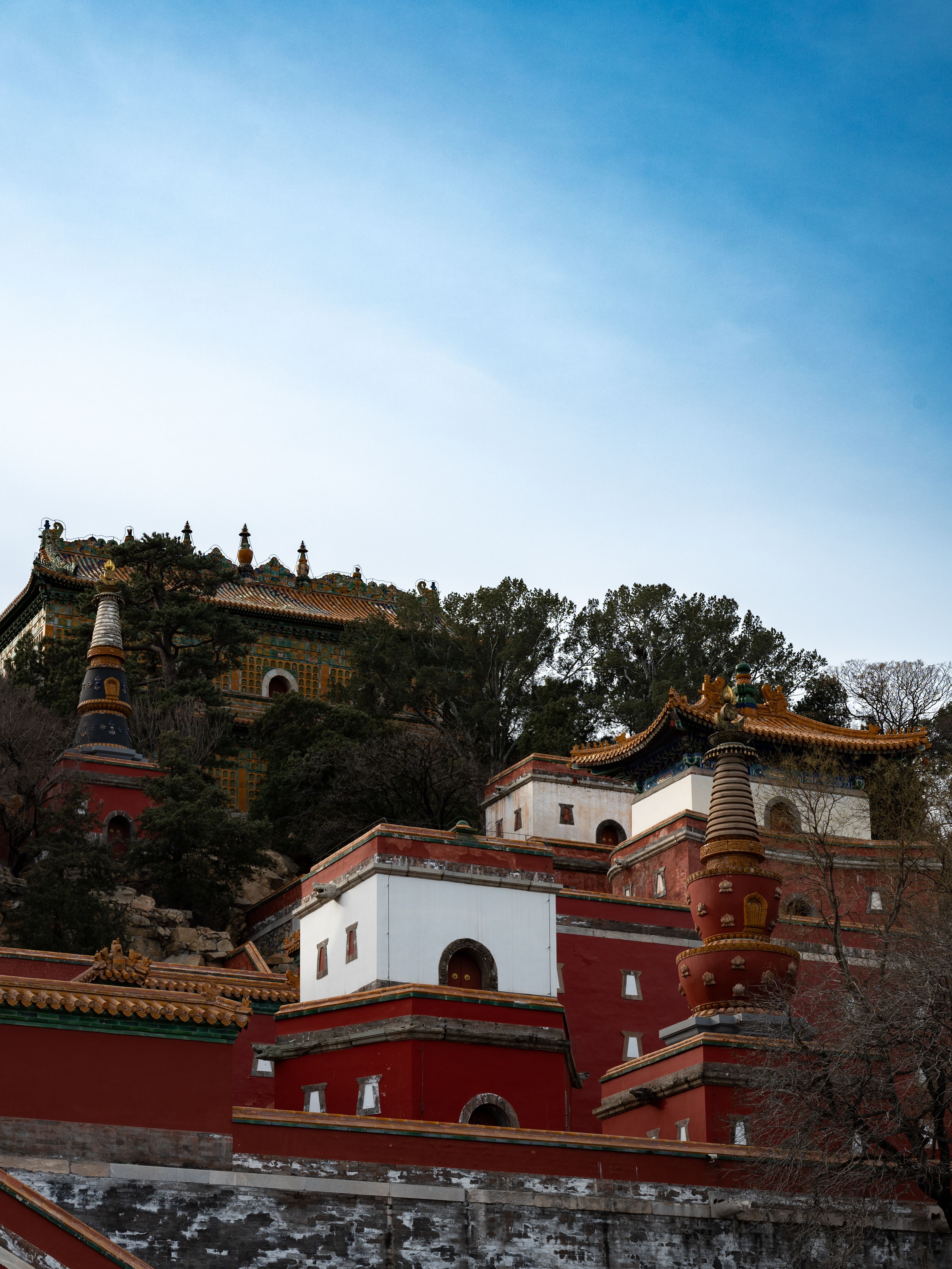 Chinese Temple Complex with Traditional Architecture · Free Stock Photo