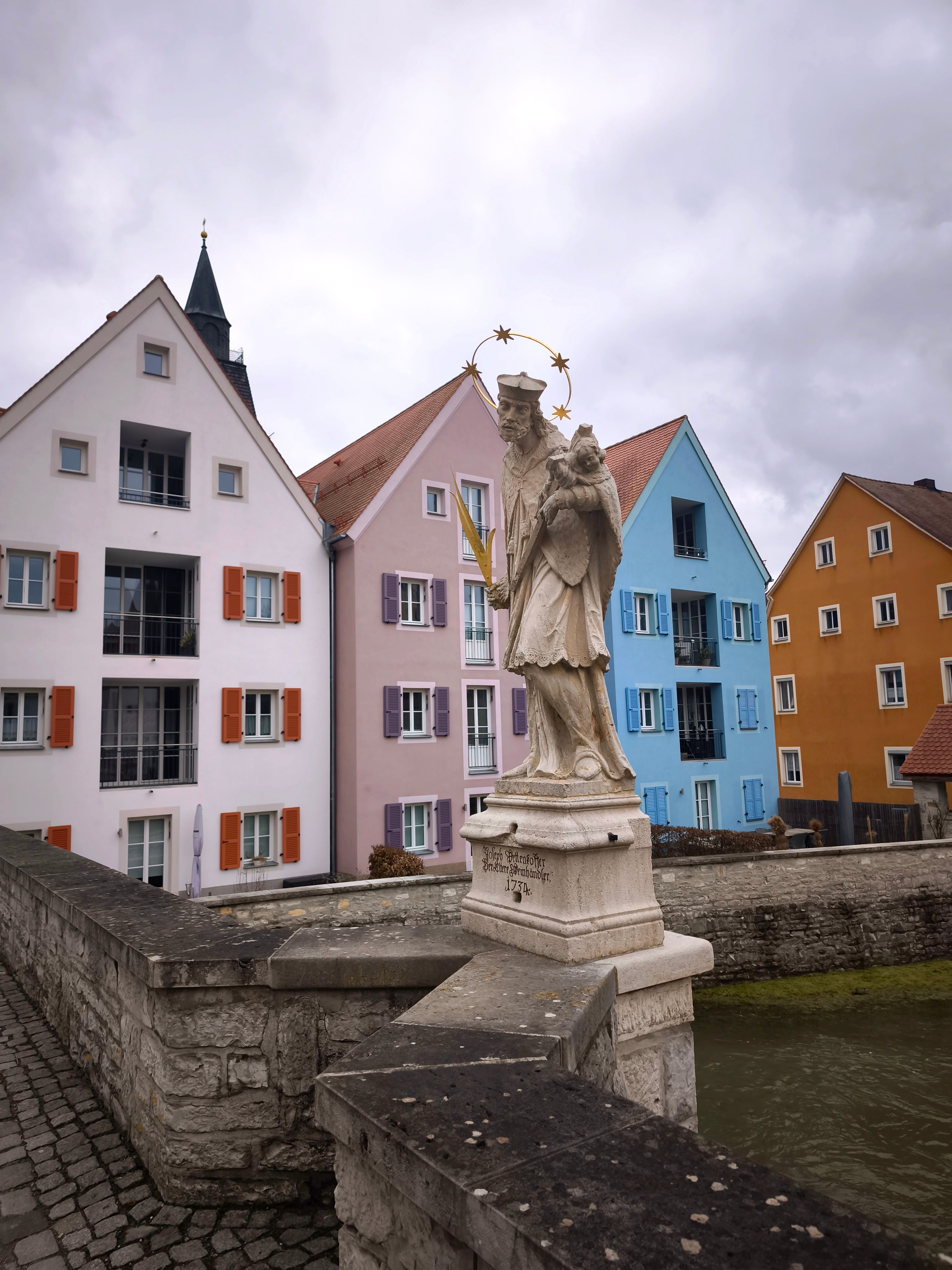 Charming European Alley with Colorful Buildings · Free Stock Photo