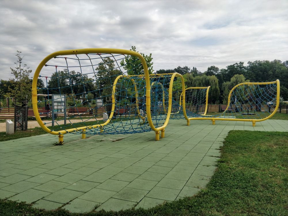 Детские и спортивные площадки