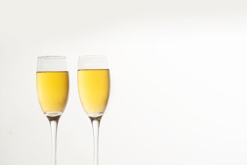 Безкоштовне стокове фото на тему «келихи шампанського, напій, святкування»