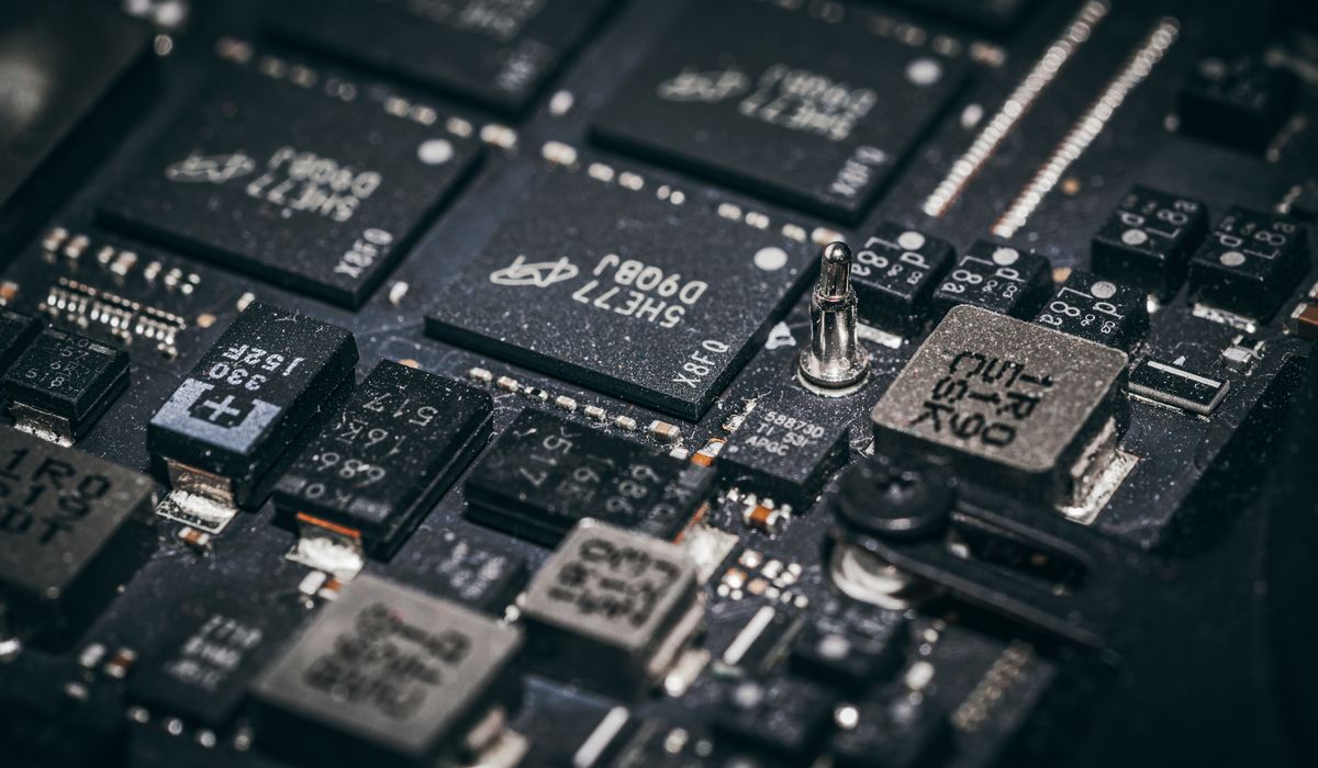 Cambricon logra su 1er beneficio anual y apunta a 500.000 chips de IA en 2026 con el Siyuan 690