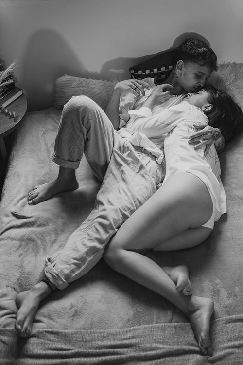 Free A couple shares a tender embrace in bed, expressing genuine love and connection. Stock Photo