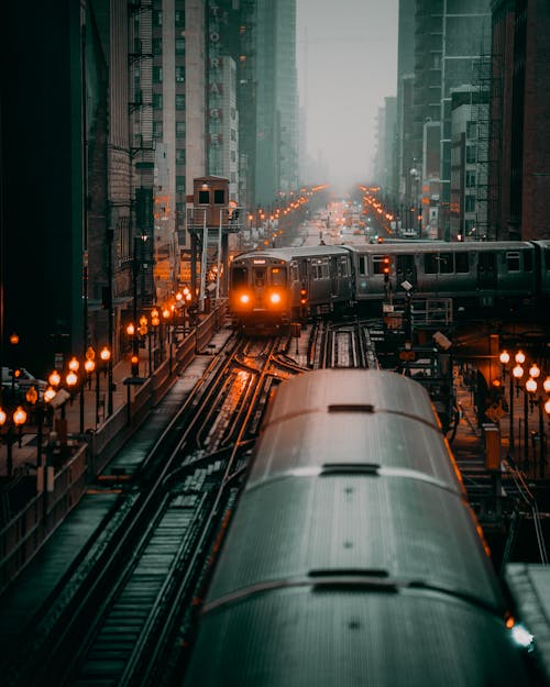 gratis Foto Van Train On Train Tracks Stockfoto