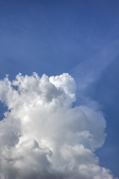 Kostenloses Stock Foto zu atmosphäre, bewölkter himmel, blau