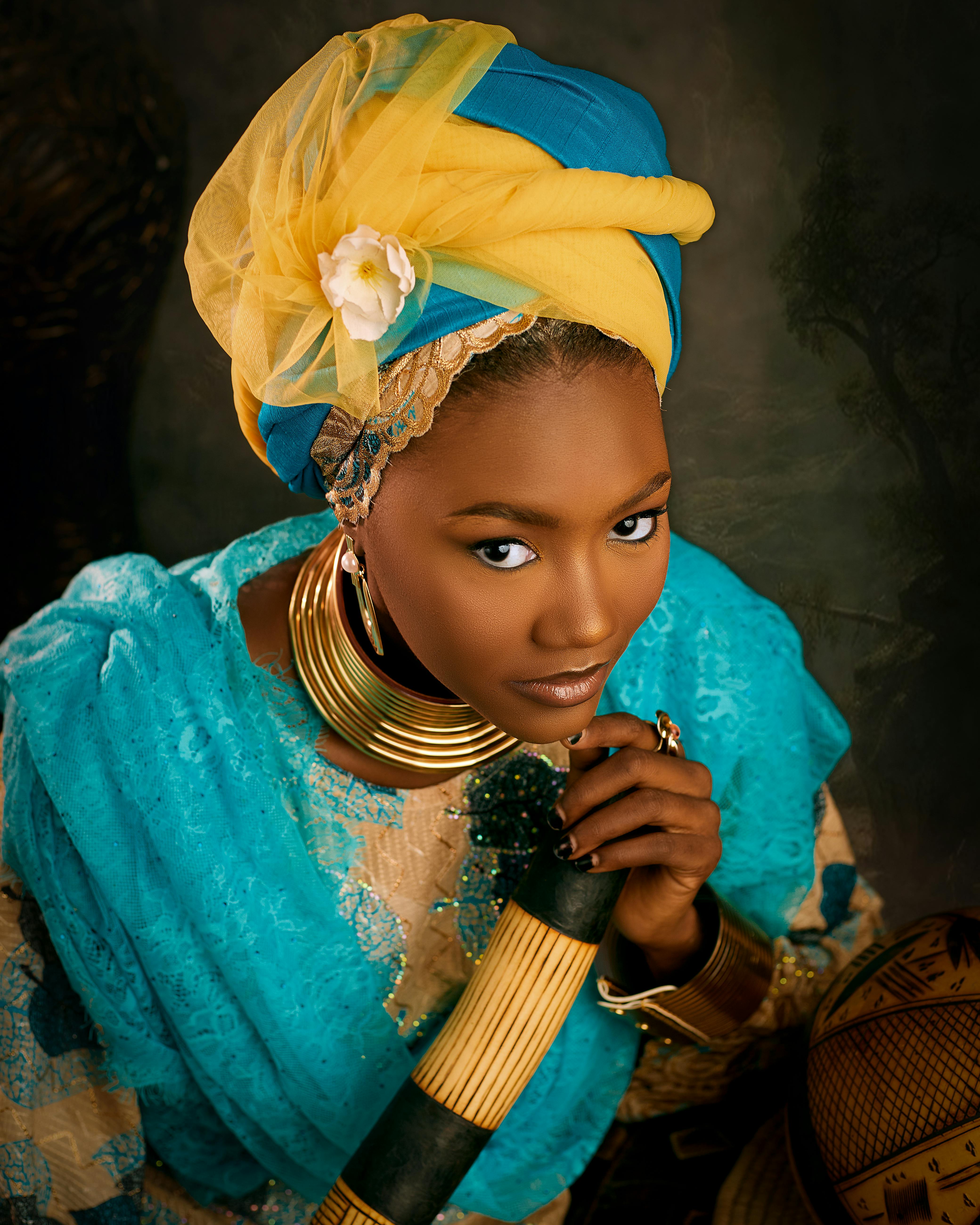 ฟรี ภาพถ่ายอันน่าประทับใจของหญิงชาวไนจีเรียในชุดพื้นเมืองหลากสีสัน ซึ่งแสดงให้เห็นถึงมรดกทางวัฒนธรรม คลังภาพถ่าย