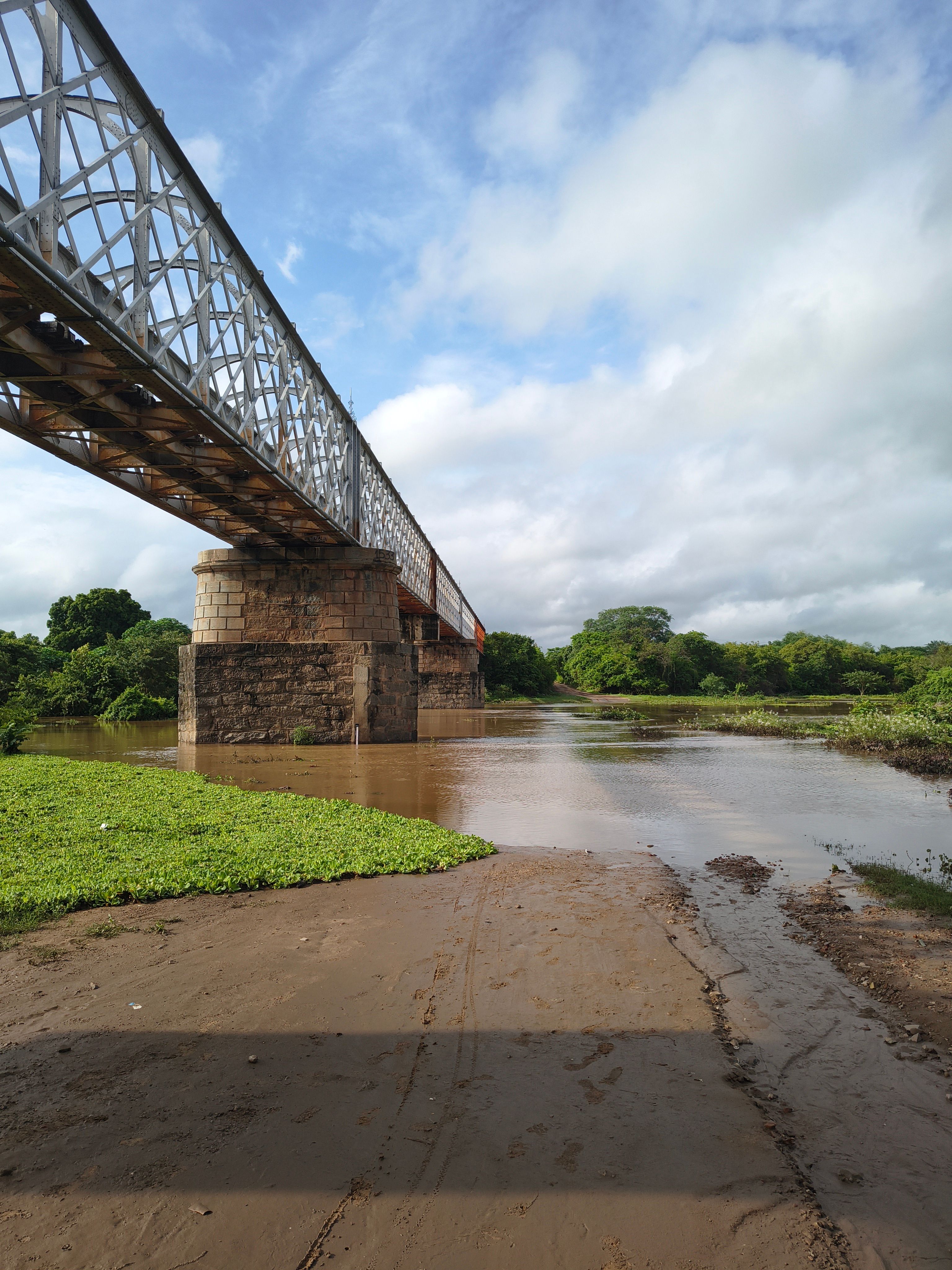 Scenic Iron Railway Bridge Over River · Free Stock Photo