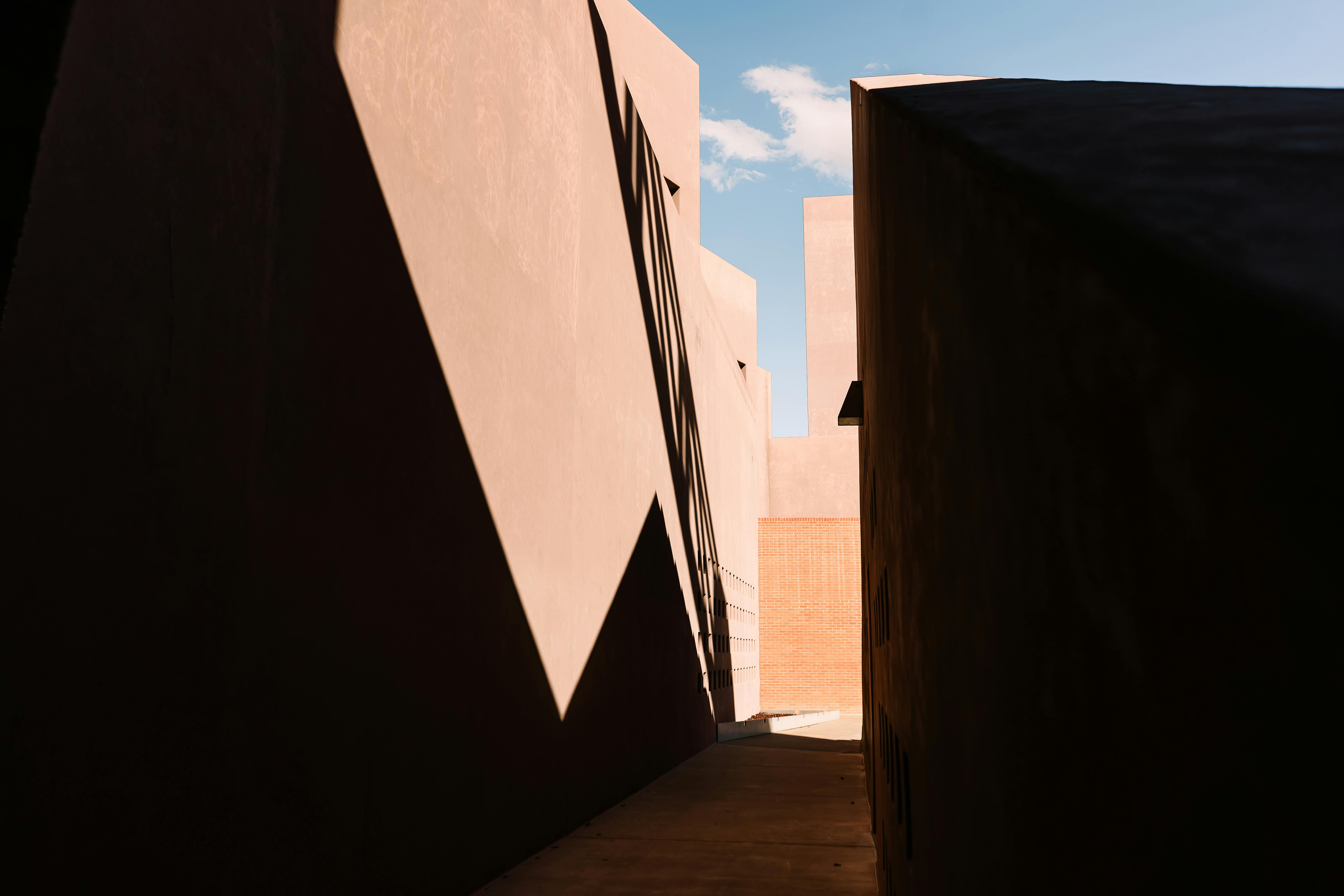 Gratuit Joc abstract de lumini și umbre pe arhitectura modernă, surprins în Tempe, Arizona. Fotografie de stoc