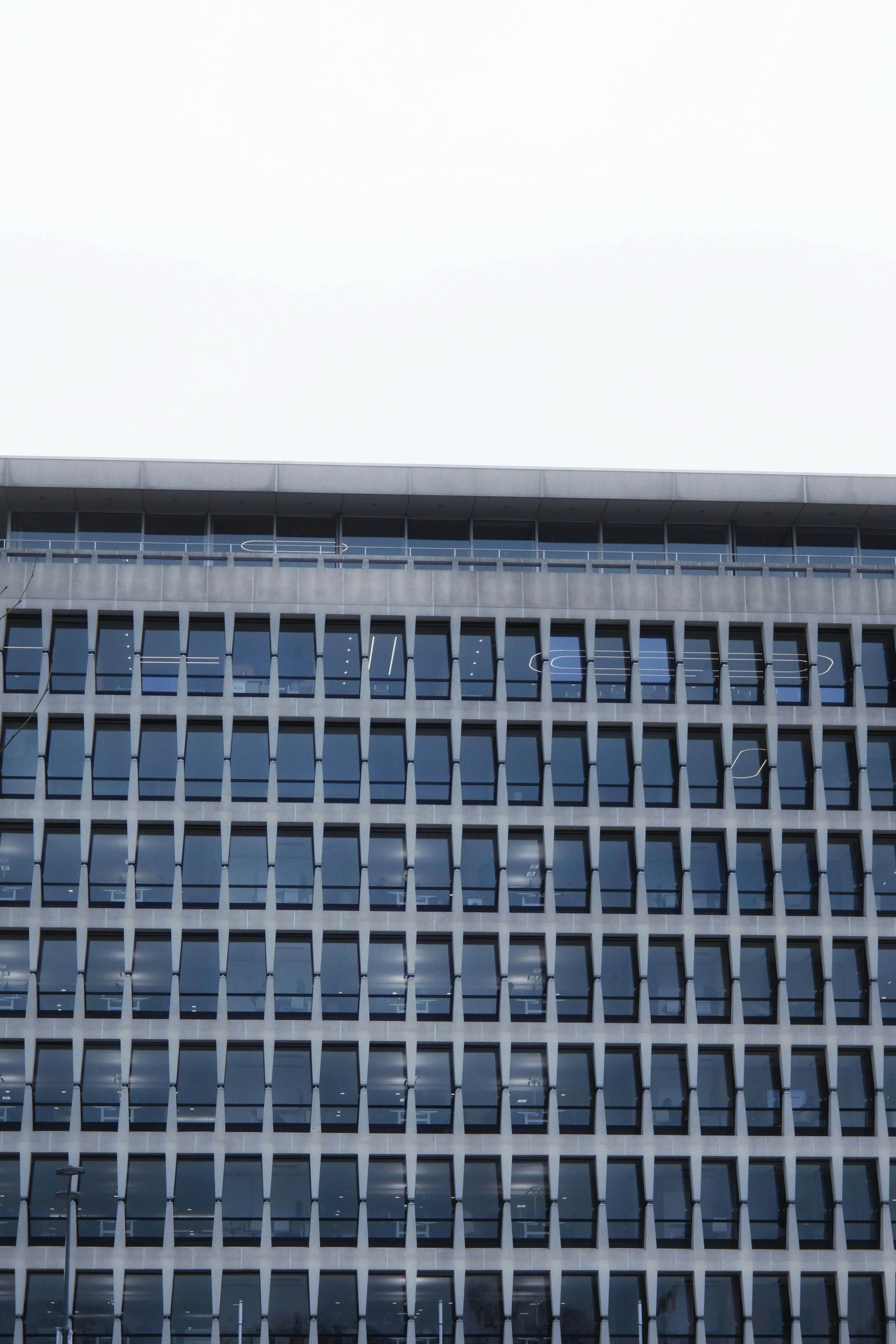 Gratis Ripresa dettagliata della facciata di un moderno edificio per uffici a Bruxelles, in Belgio. Foto a disposizione