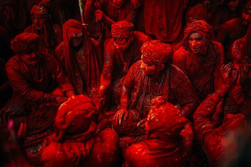 Free A vibrant group of people celebrating Holi with colorful powders in India. Stock Photo