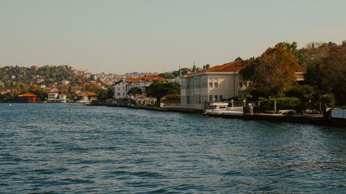 Free Charming waterfront view of Istanbul's historic Bosphorus with elegant homes on a sunny day. Stock Photo