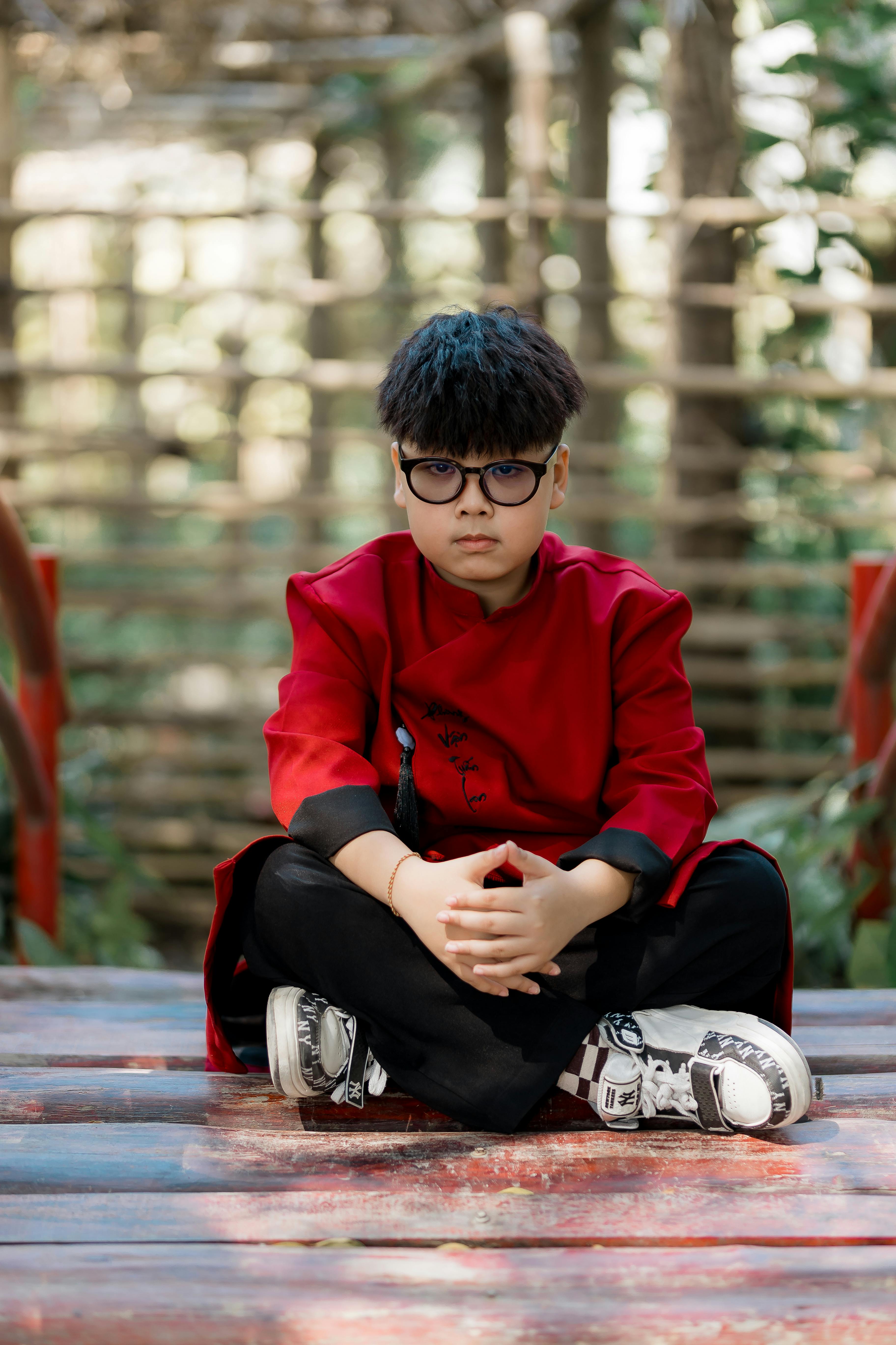 Gratis Immagine gratuita di a gambe incrociate, abbigliamento da strada, acconciatura Foto a disposizione