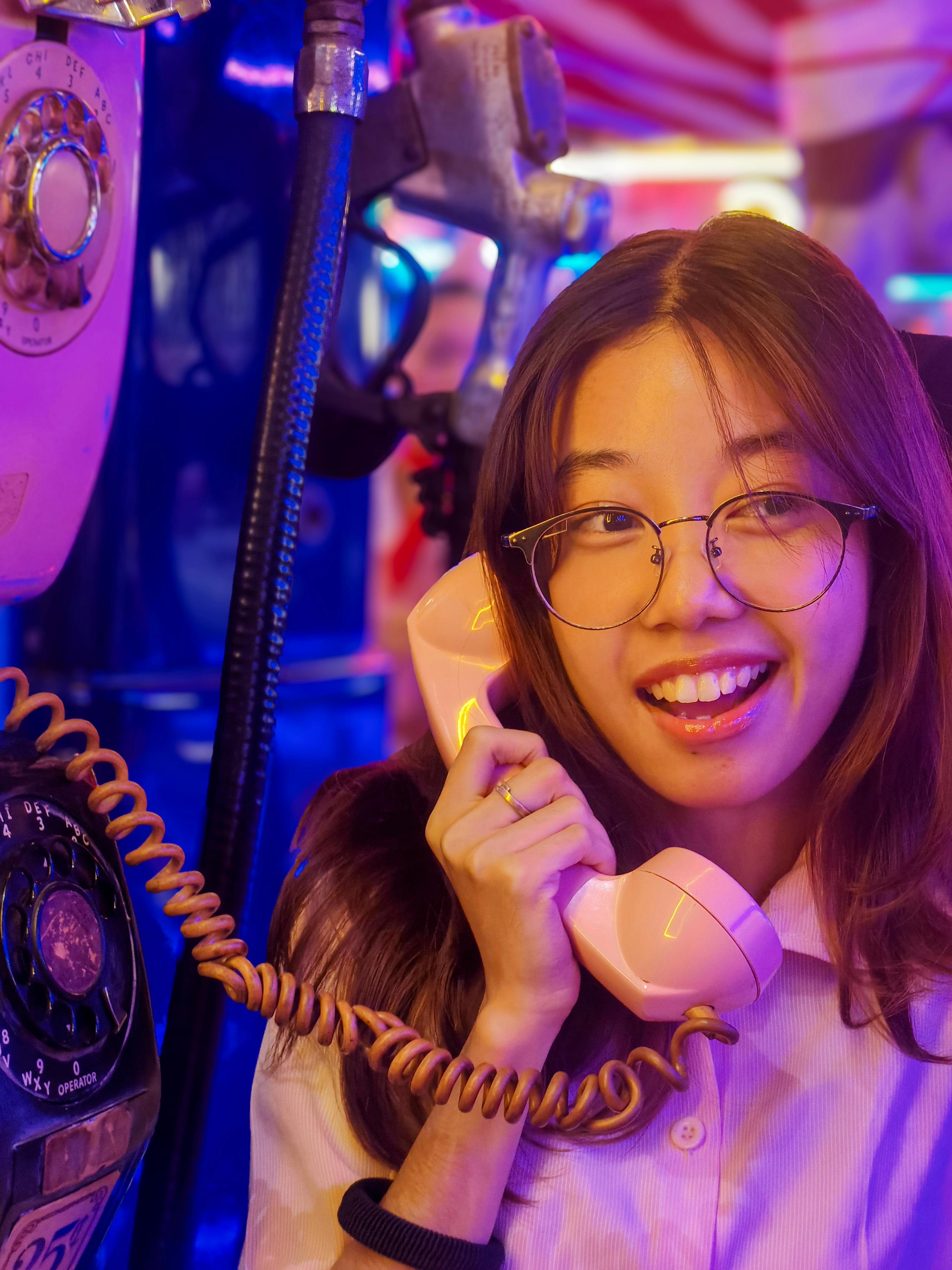 Miễn phí Ảnh lưu trữ miễn phí về bối cảnh tươi sáng, buồng điện thoại, Chân dung Ảnh lưu trữ