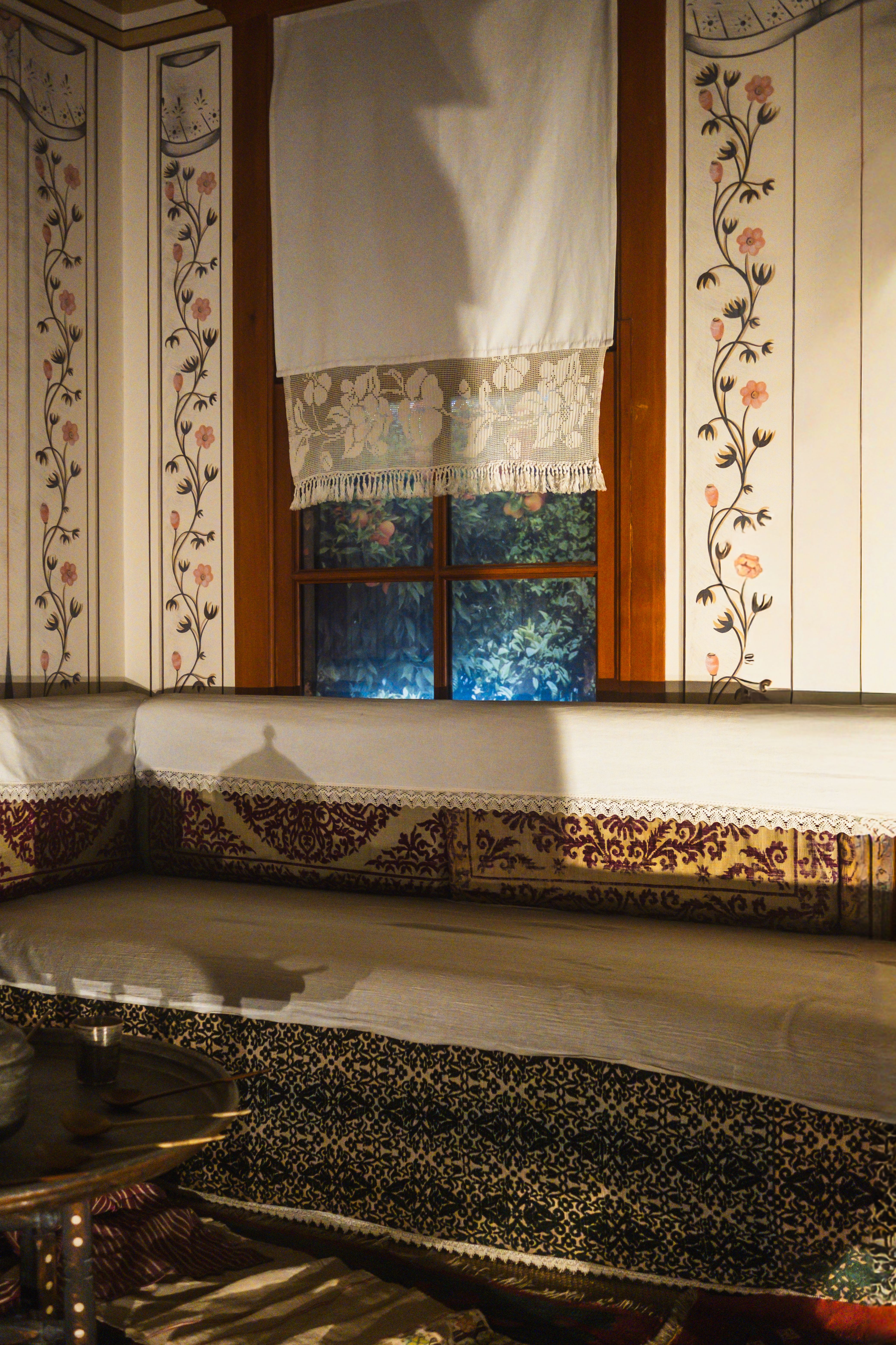 Elegant Traditional Interior with Floral Patterns · Free Stock Photo
