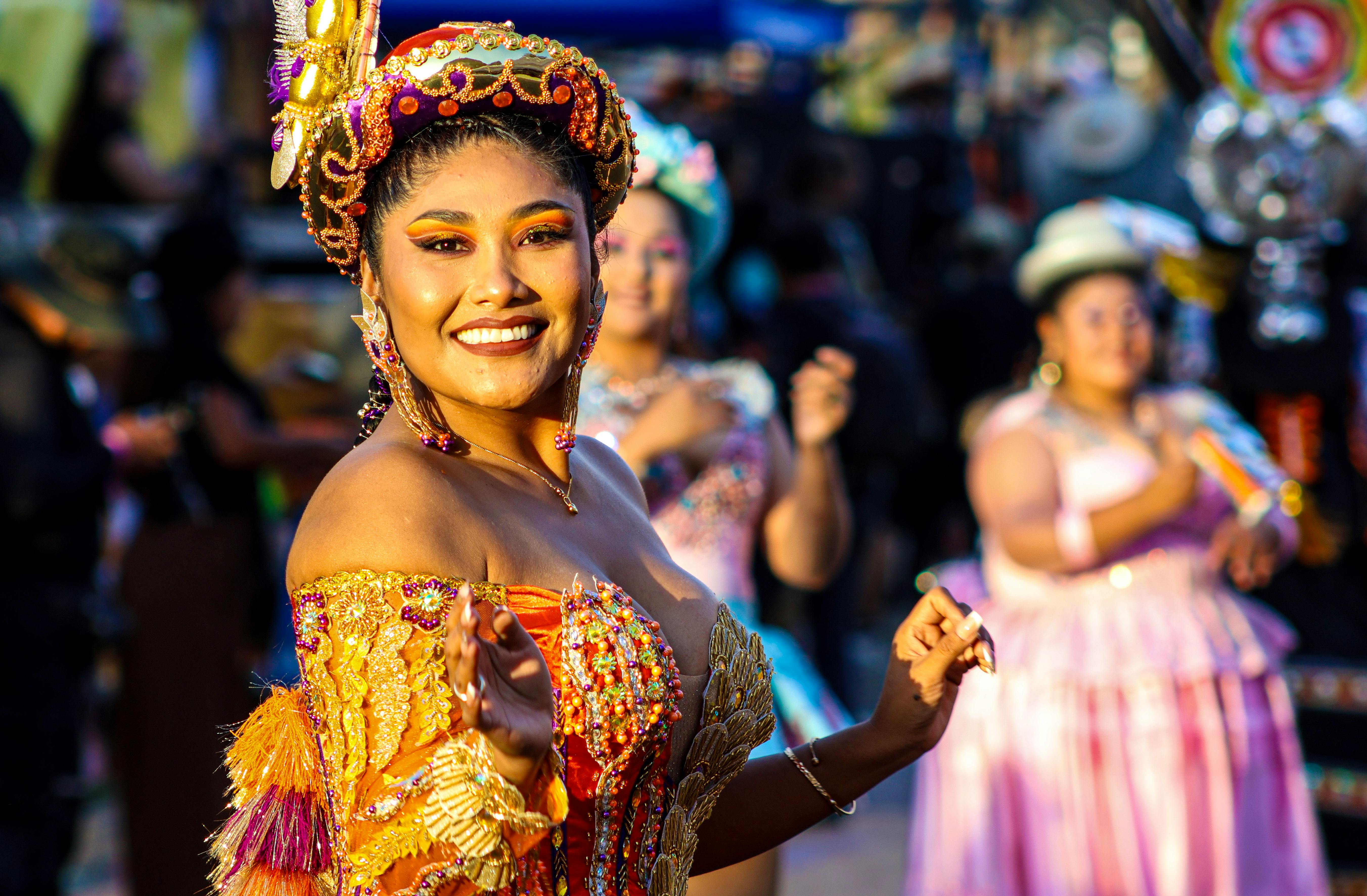 Gratis Vivace festa con costumi tradizionali in occasione di un festival ad Arica y Parinacota, in Cile. Foto a disposizione