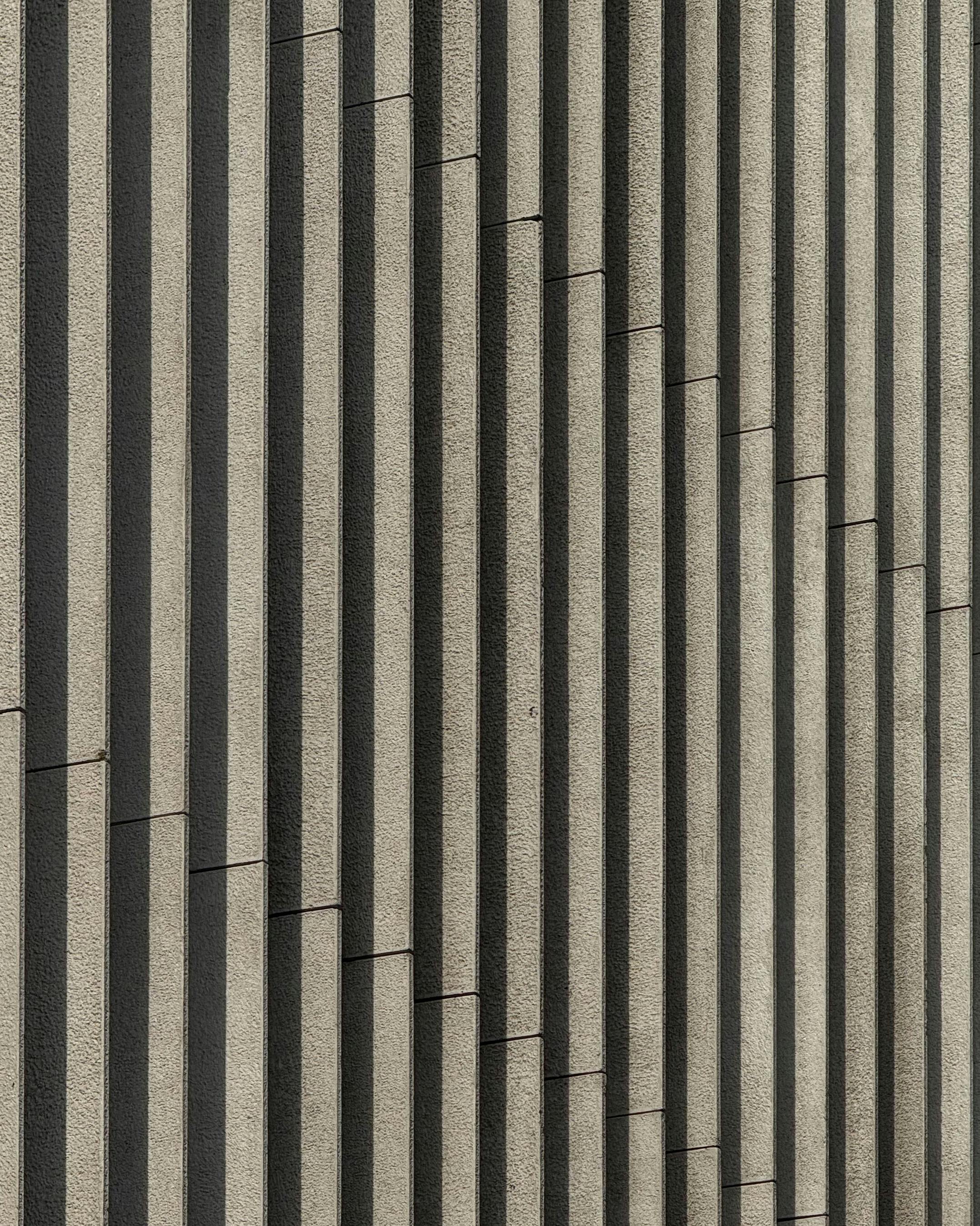 Kostenlos Vertikal gestreiftes Betonwandmuster in der Architektur von Ciudad de México. Stock-Foto