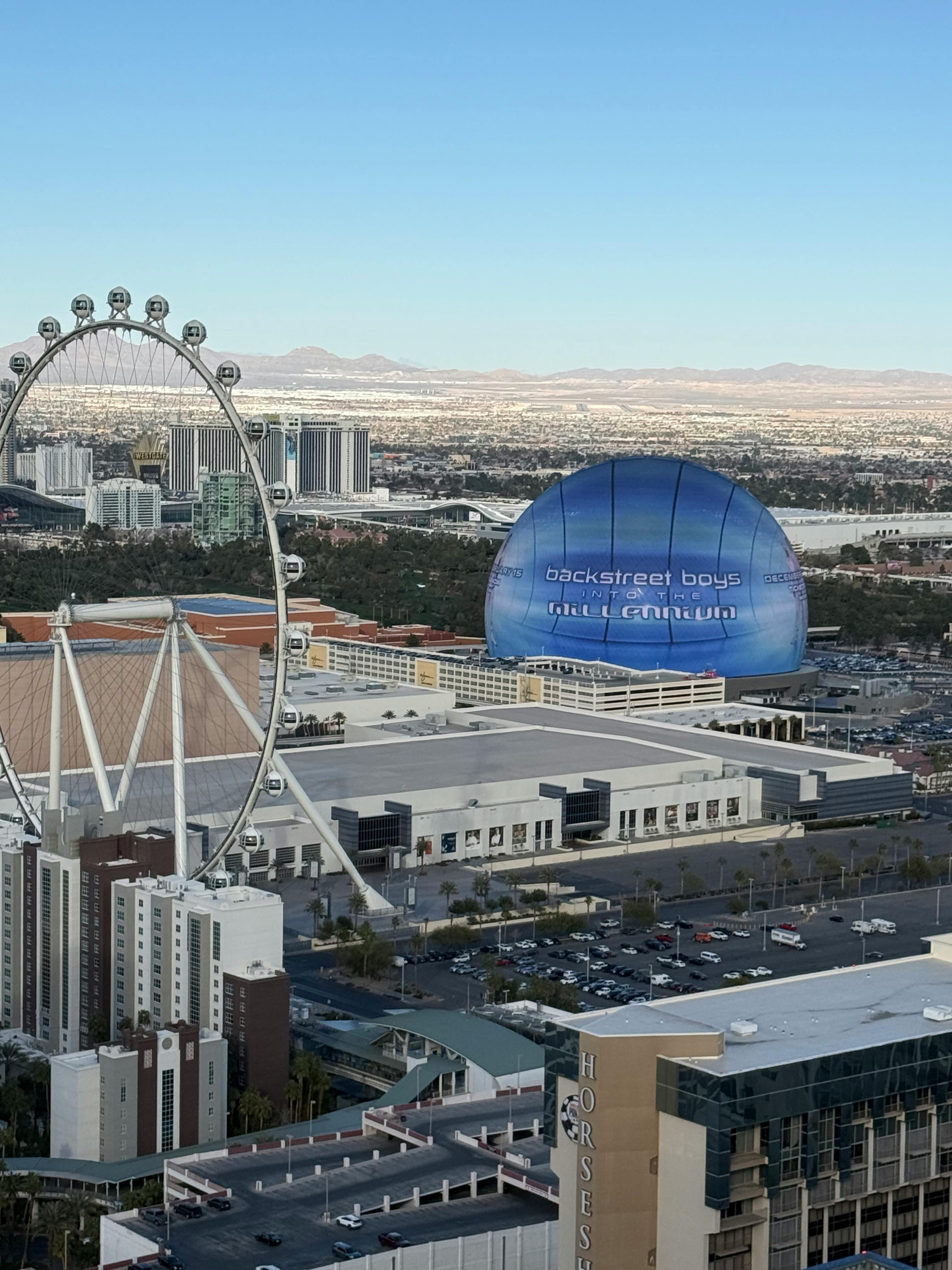 Gratis Ripresa aerea di Las Vegas con la ruota panoramica e la sala concerti. Foto a disposizione