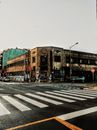 葡萄牙马托西尼奥斯一座废弃工业建筑上涂鸦的城市场景