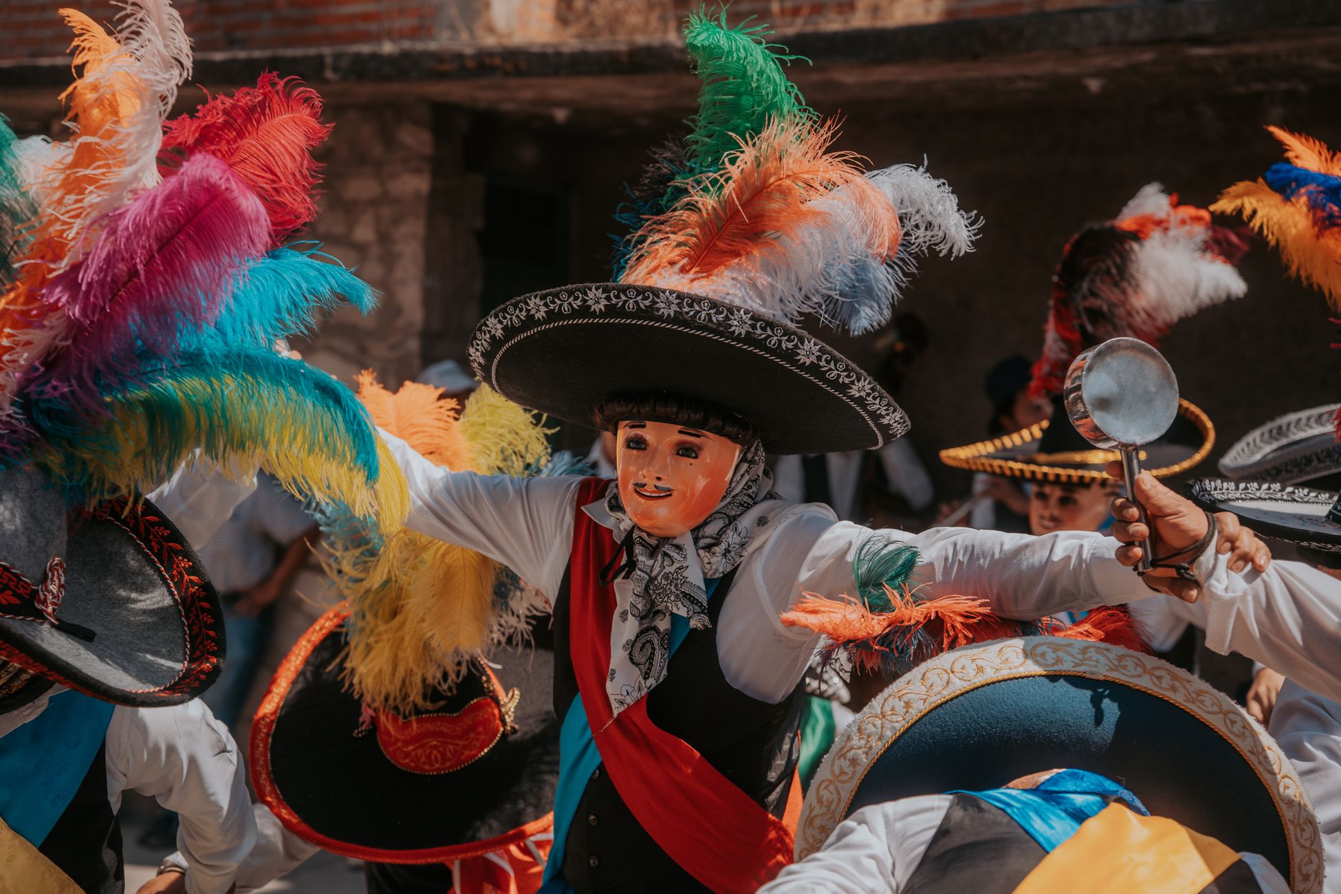 Oranjefans vieren feest in Mexico, Spaanse aanvaller boos na vermeende overtreding